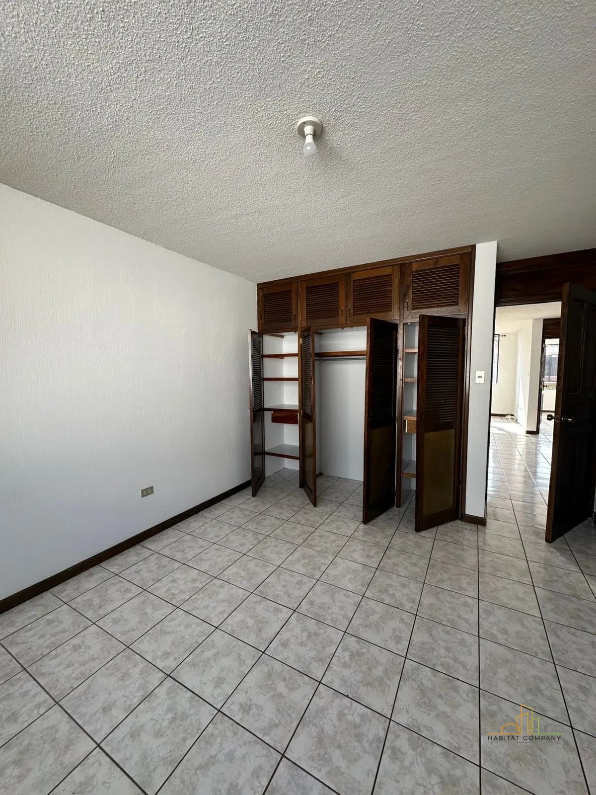 Casa Renta Carretera a El Salvador KM 16-20 - Entrada Calle de Olmeca en Residencial con garita — Casa en Alquiler en Carretera a El Salvador, Guatemala, Ciudad — foto 2 de 13