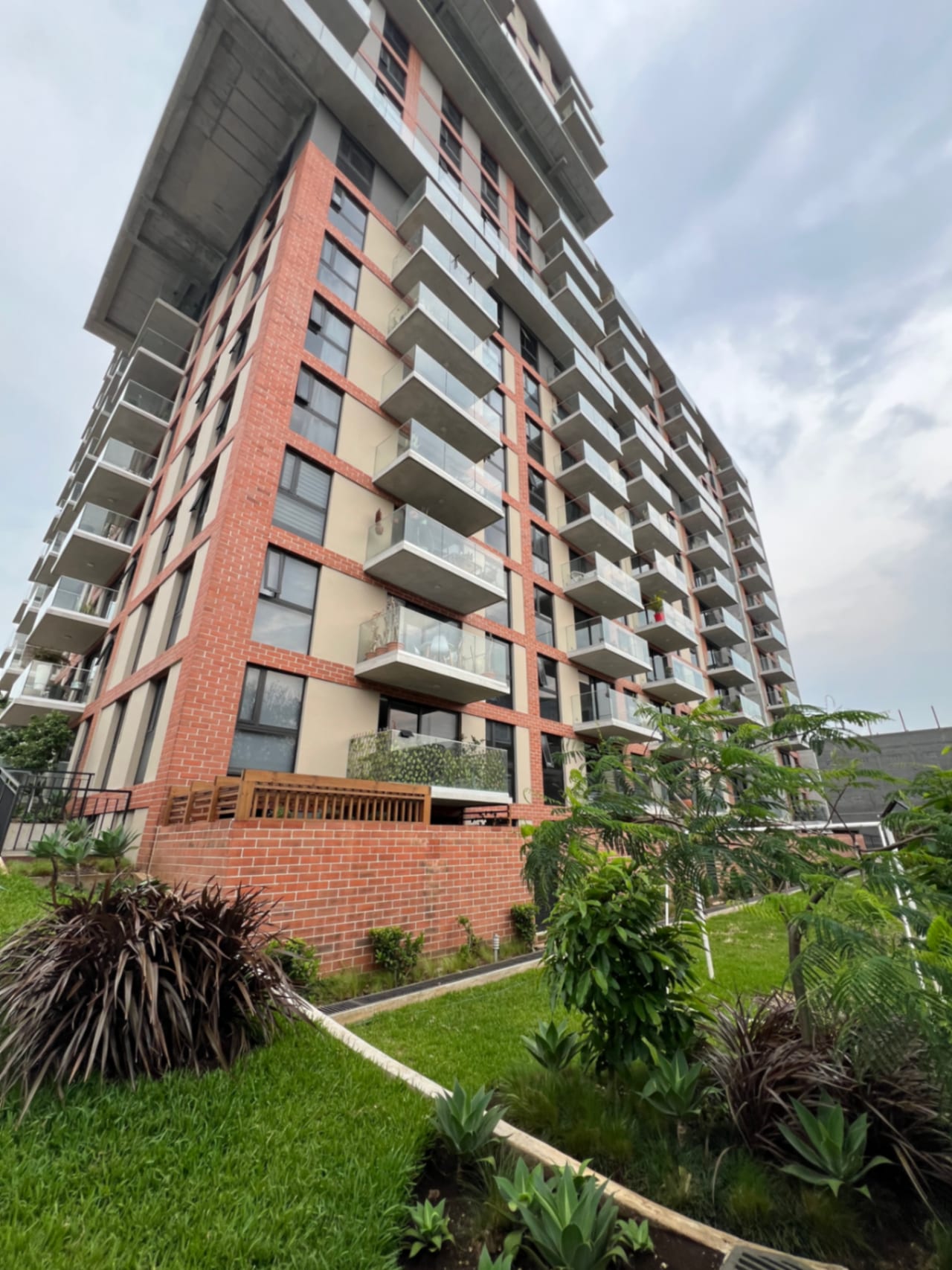 Apartamento en Venta en Edificio Vidalta 📍 Zona 11. — Apartamento en Venta en Zona 10, Guatemala, Ciudad — foto 1 de 15