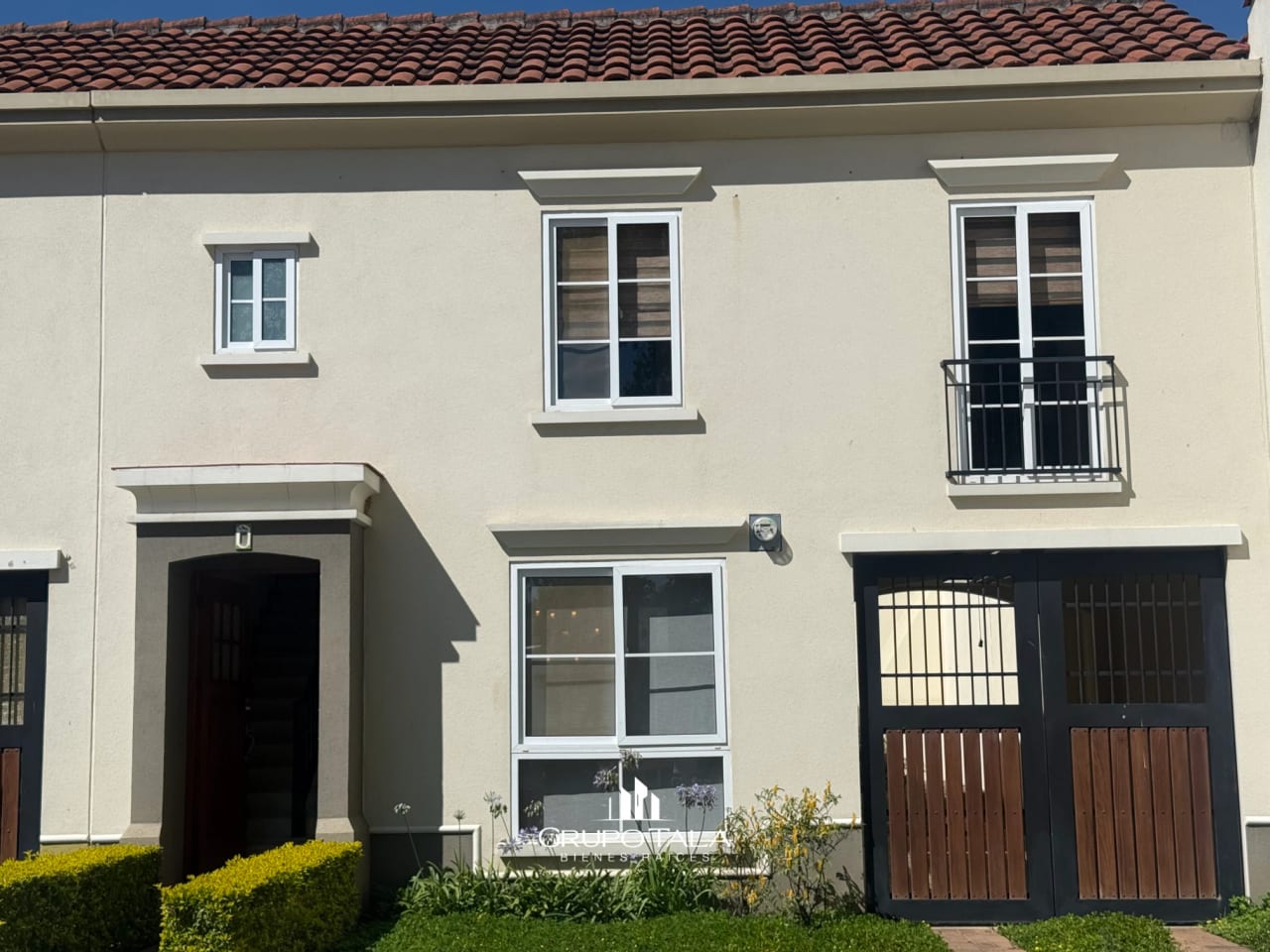 Linda Casa en Venta en zona 4 de Mixco, Condado Naranjo — Casa en Venta en Condado Naranjo, Zona 4 Mixco, Guatemala, Ciudad — foto 1 de 10