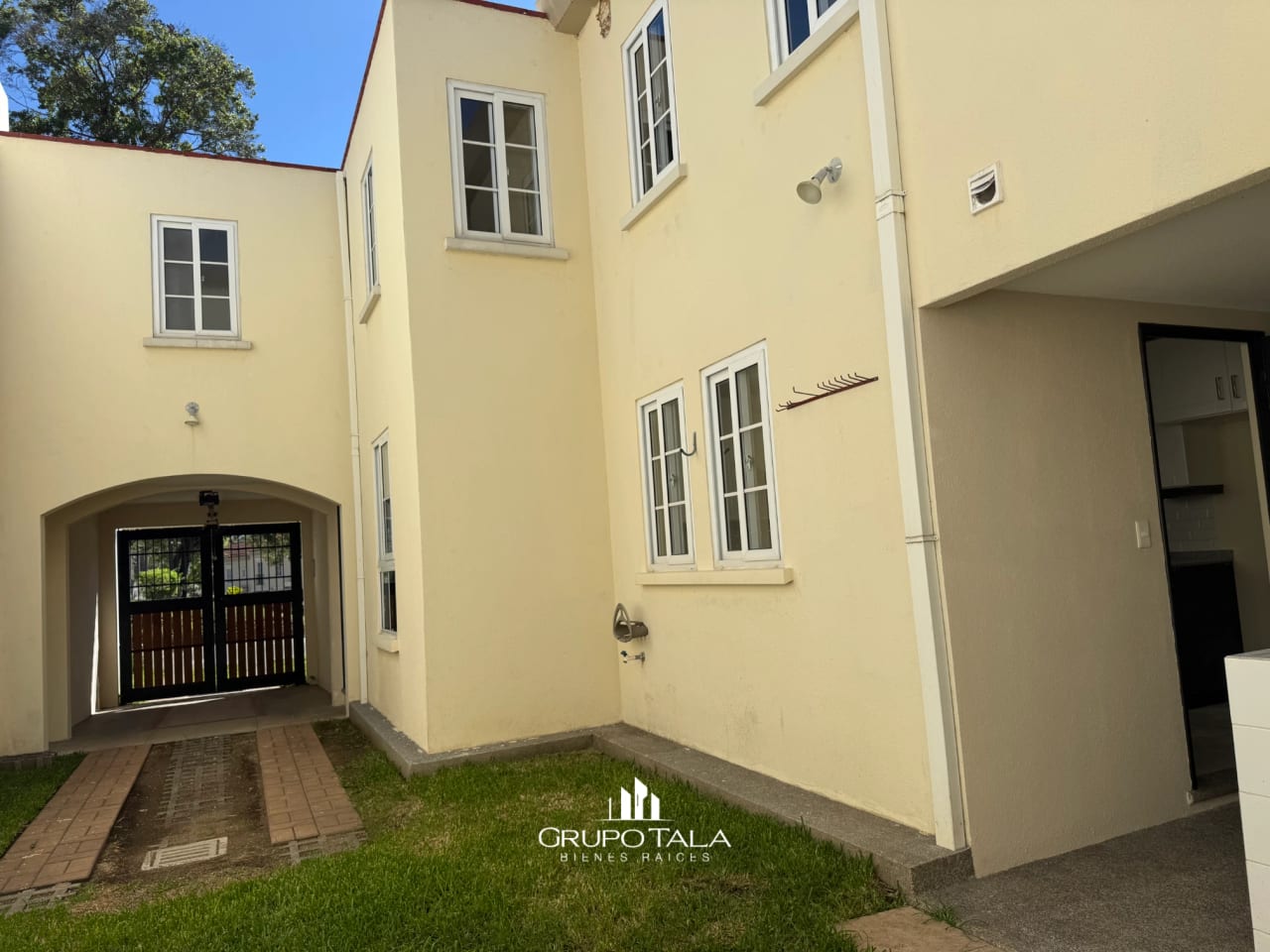 Linda Casa en Venta en zona 4 de Mixco, Condado Naranjo — Casa en Venta en Condado Naranjo, Zona 4 Mixco, Guatemala, Ciudad — foto 2 de 10