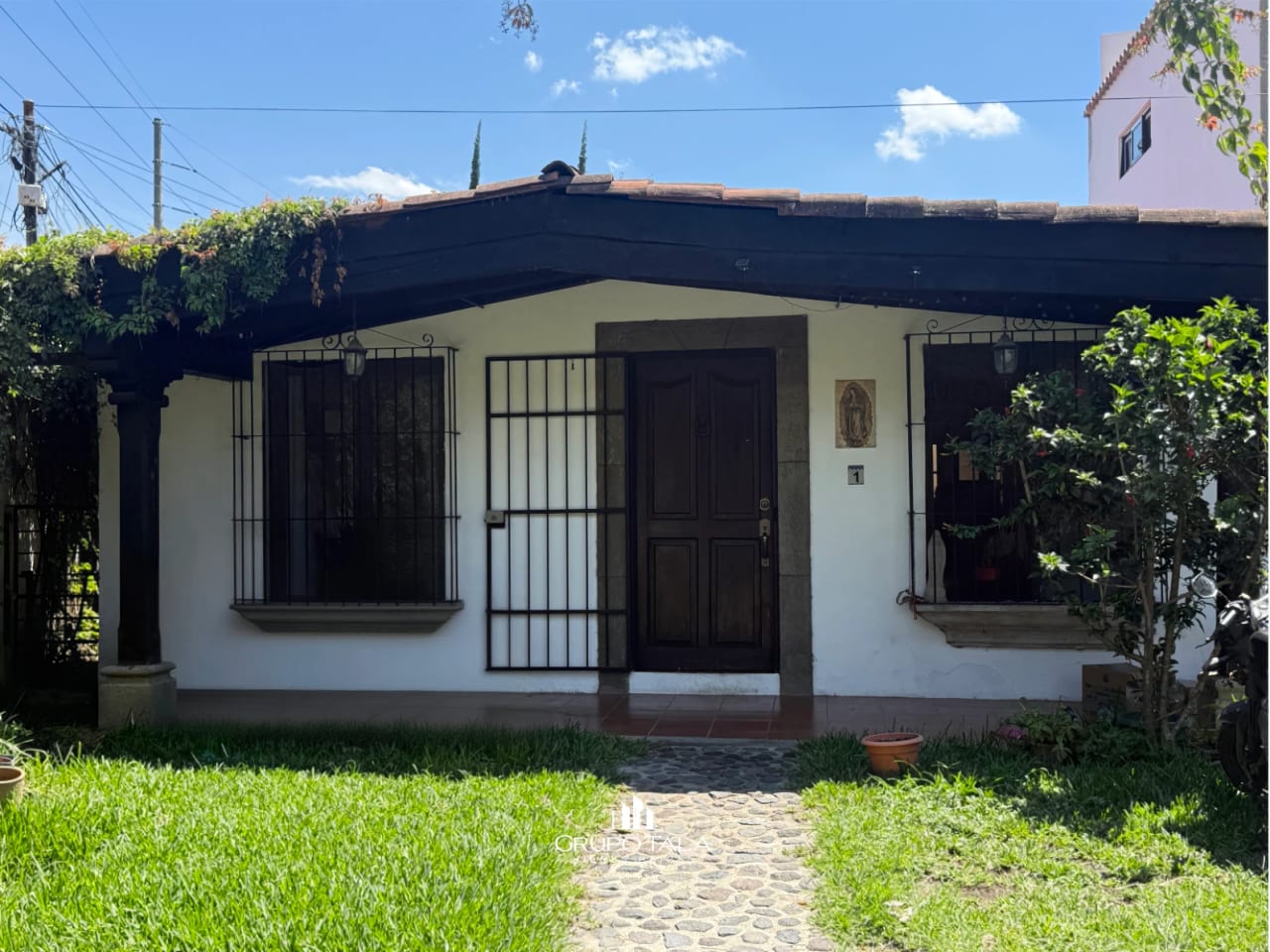 Cómoda y bella, casa en venta en San Pedro las Huertas 🏘️Condominios Los Cardenales 🏘️ — Casa en Venta en San Pedro Las Huertas, Antigua, Sacatepéquez — foto 1 de 6