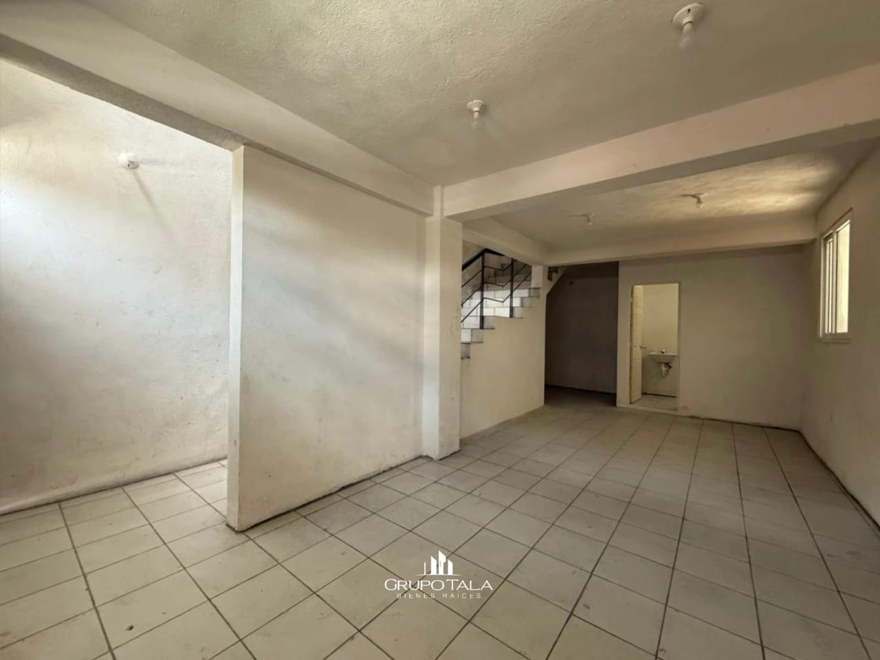 Amplio Edificio en Renta zona 4 🏢. — Edificio en Alquiler en Zona 4, Guatemala, Ciudad — foto 1 de 8