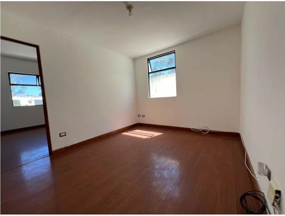 VENDO CASA EN CONDOMINIO BOSQUES ESCONDIDO KM 21.5 CARRETERA A FRAIJANES — Casa en Venta en Carretera a El Salvador, Guatemala, Ciudad — foto 4 de 16