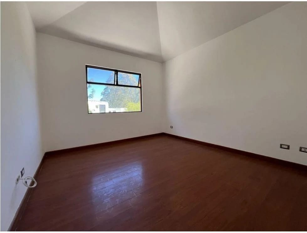 VENDO CASA EN CONDOMINIO BOSQUES ESCONDIDO KM 21.5 CARRETERA A FRAIJANES — Casa en Venta en Carretera a El Salvador, Guatemala, Ciudad — foto 5 de 16