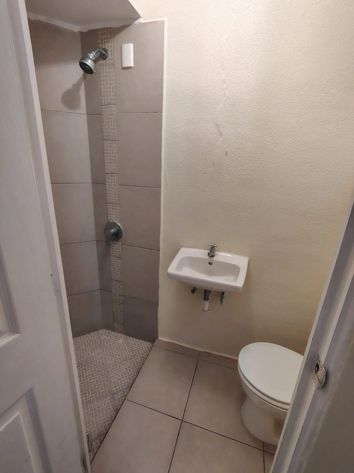 VENDO CASA EN COND. ALAMEDAS DE SANTO DOMINGO, KM 30.5 CAES — Casa en Venta en Carretera a El Salvador, Guatemala, Ciudad — foto 7 de 17