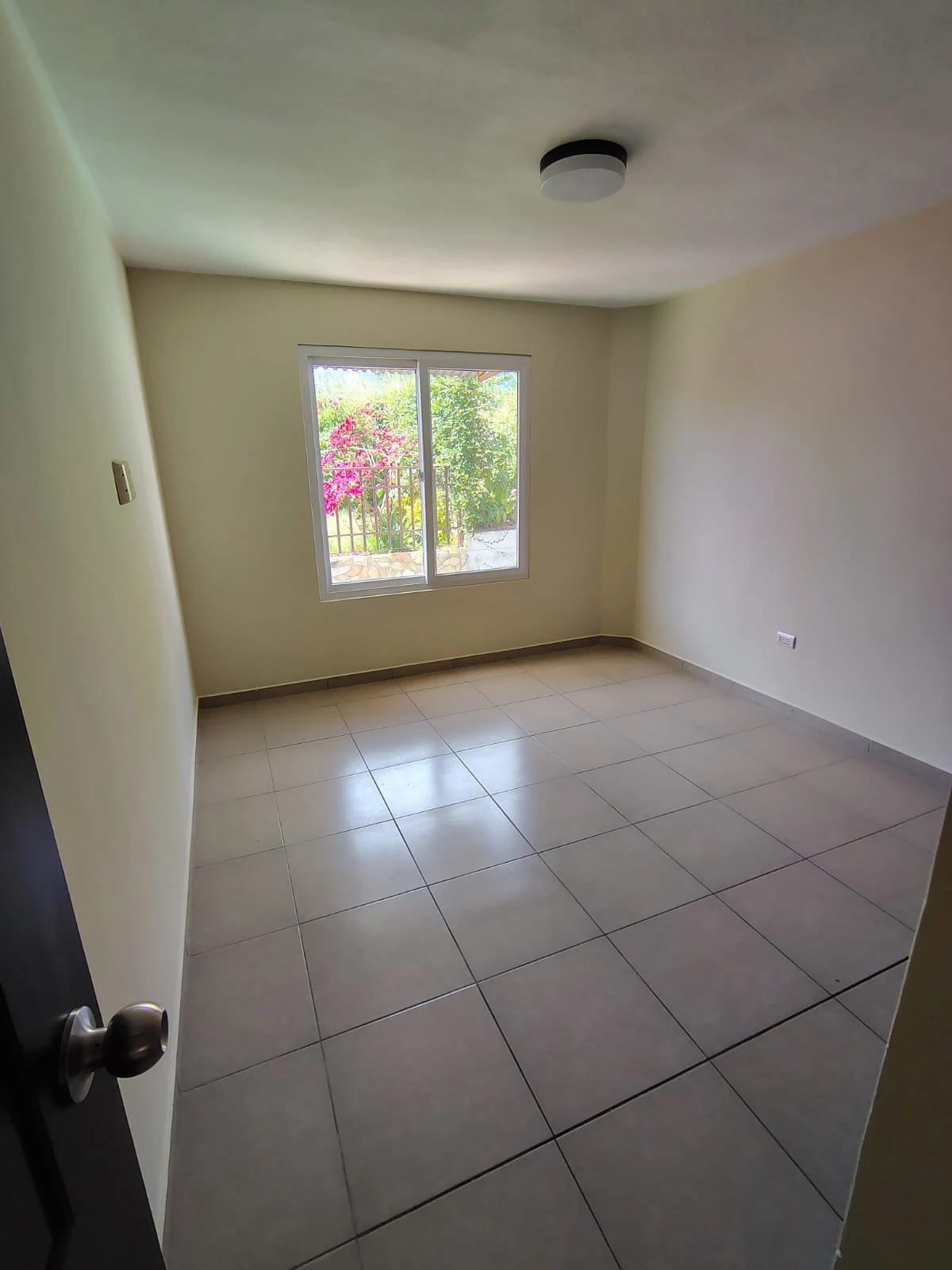 VENDO CASA EN COND. ALAMEDAS DE SANTO DOMINGO, KM 30.5 CAES — Casa en Venta en Carretera a El Salvador, Guatemala, Ciudad — foto 12 de 17