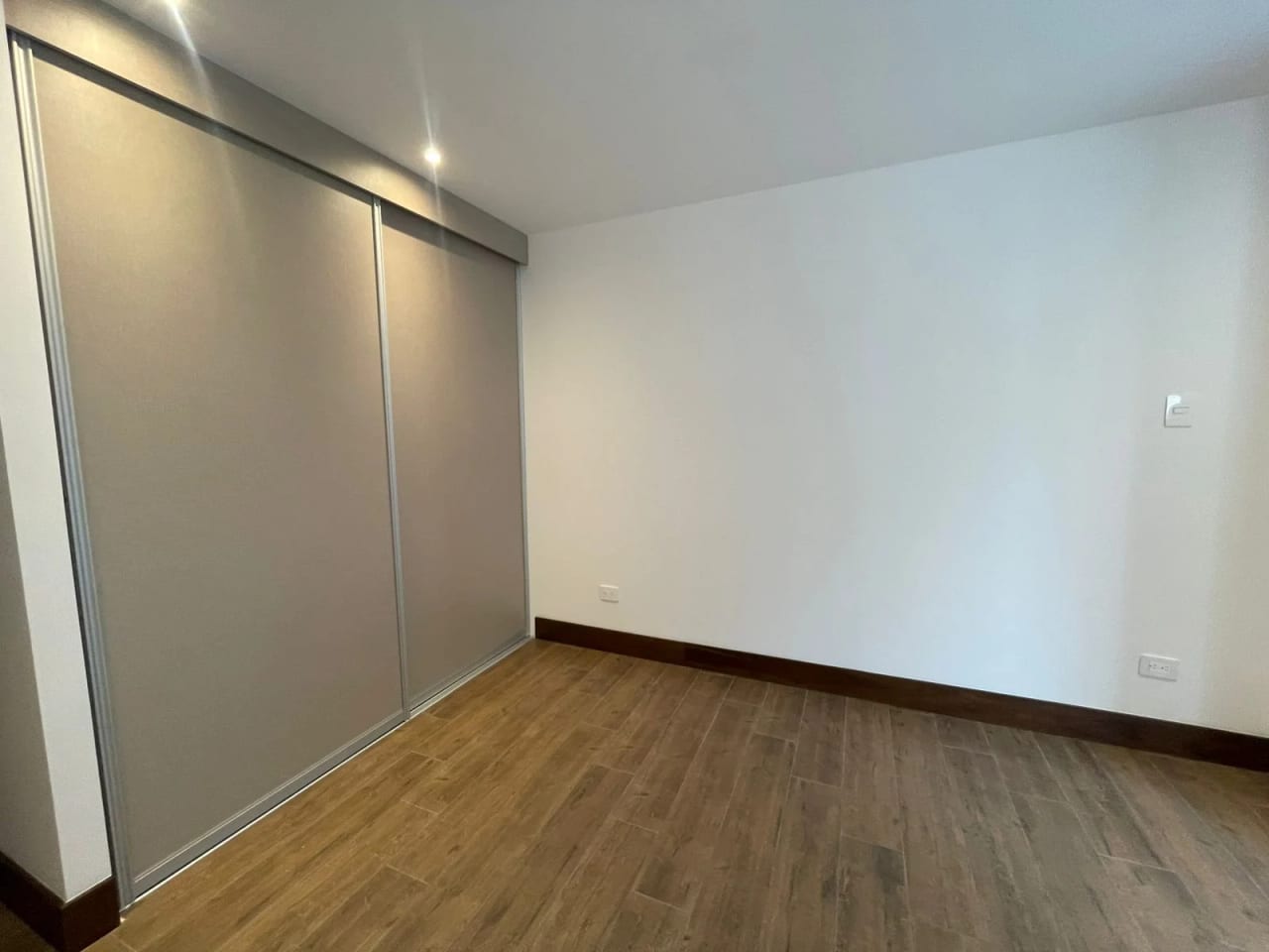 VENDO APARTAMENTO EN EDIFICIO GAURA ZONA 15 VISTA HERMOSA — Apartamento en Venta en Zona 15, Guatemala, Ciudad — foto 4 de 16