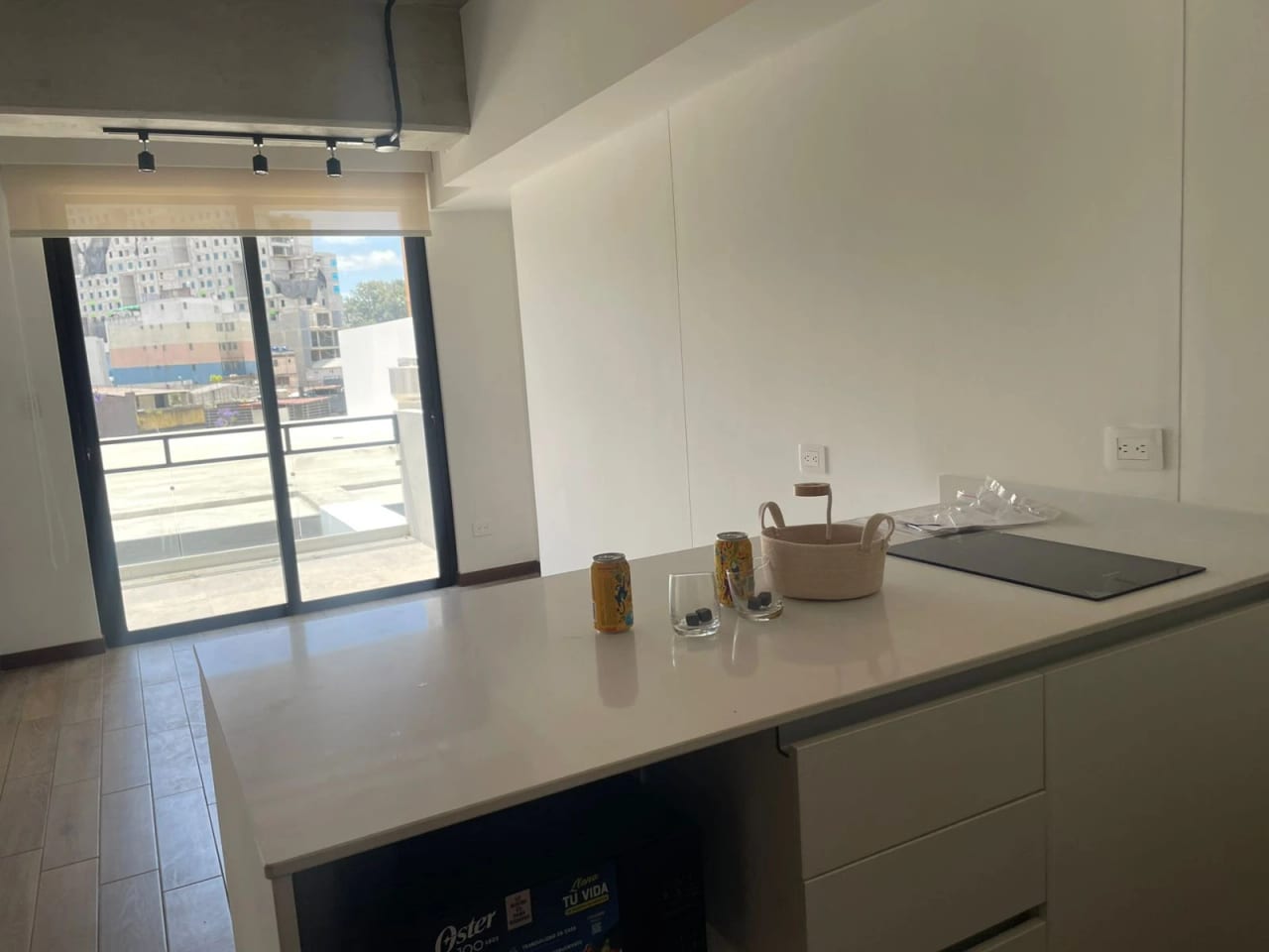 RENTO APARTAMENTO EN EDIFICIO INARA ZONA 4 — Oficina en Alquiler en Zona 4, Guatemala, Ciudad — foto 2 de 8