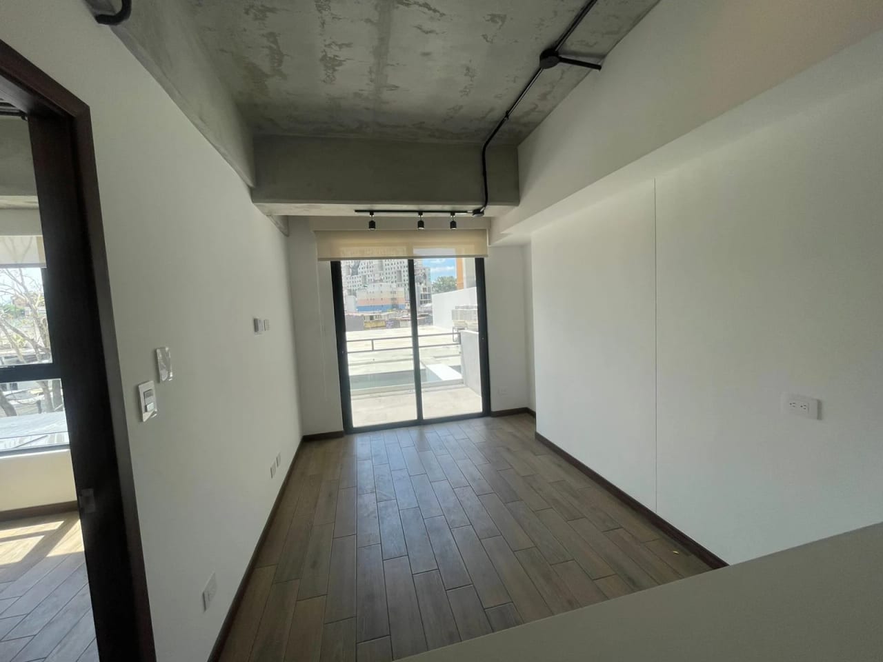 RENTO APARTAMENTO EN EDIFICIO INARA ZONA 4 — Oficina en Alquiler en Zona 4, Guatemala, Ciudad — foto 3 de 8