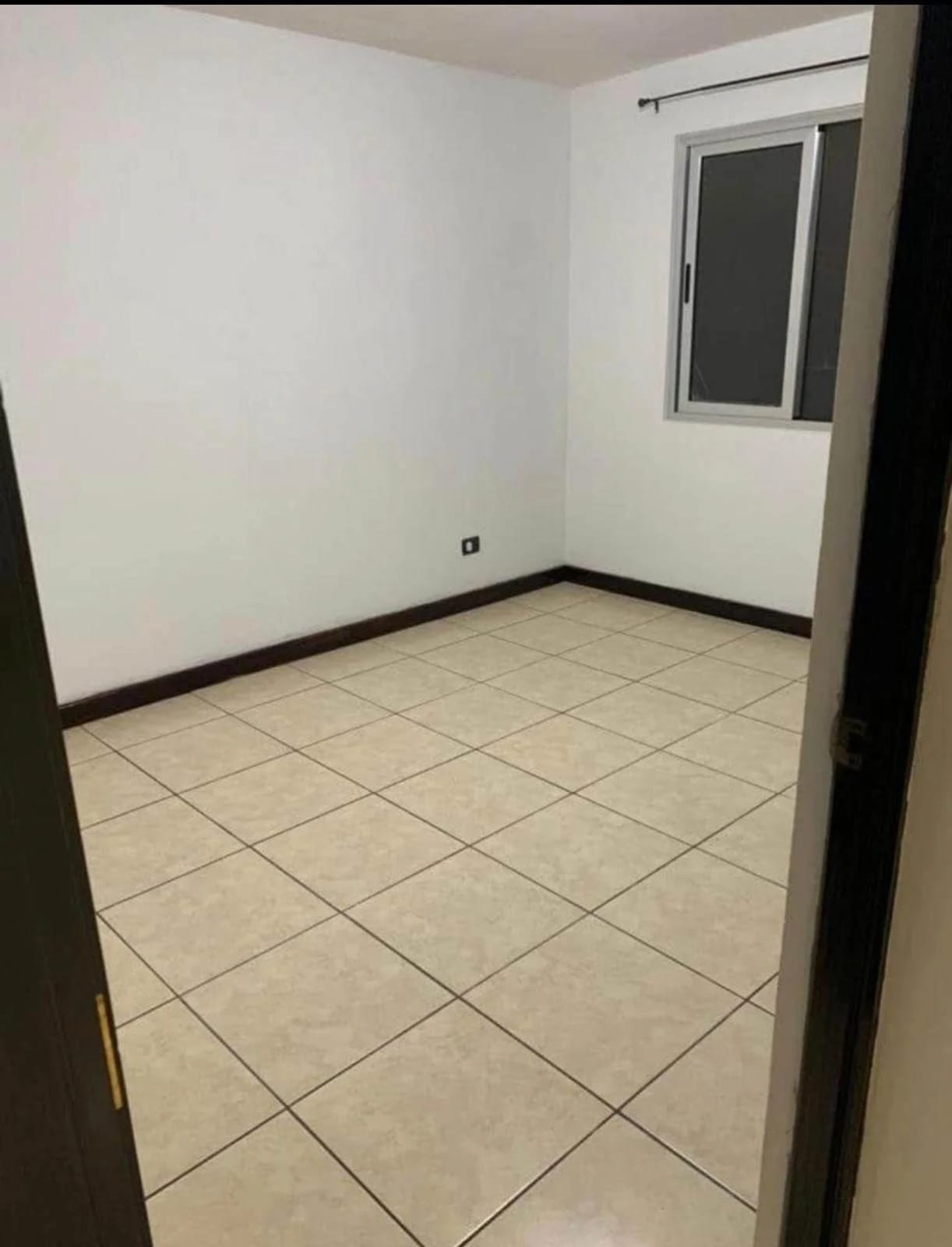 VENDO APARTAMENTO EN EDIFICIO EUZKADI ZONA 16 — Apartamento en Venta en Zona 16, Guatemala, Ciudad — foto 5 de 7