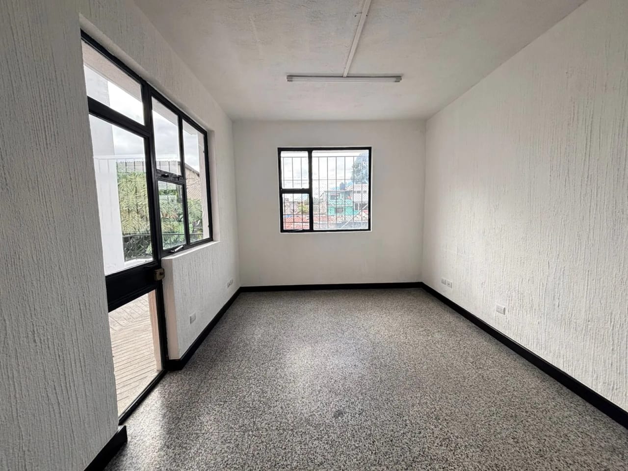 RENTO OFICINAS EN BARRIO LA RECOLECCIÓN ZONA 1 — Casa en Alquiler en Zona 1, Guatemala, Ciudad — foto 14 de 16