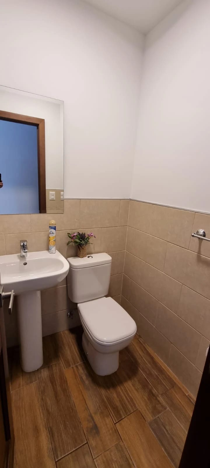 RENTO APARTAMENTO CON ACABADOS MODERNOS EN EDIFICIO SALVATTORE ZONA 10 — Apartamento en Alquiler en Zona 10, Guatemala, Ciudad — foto 11 de 13