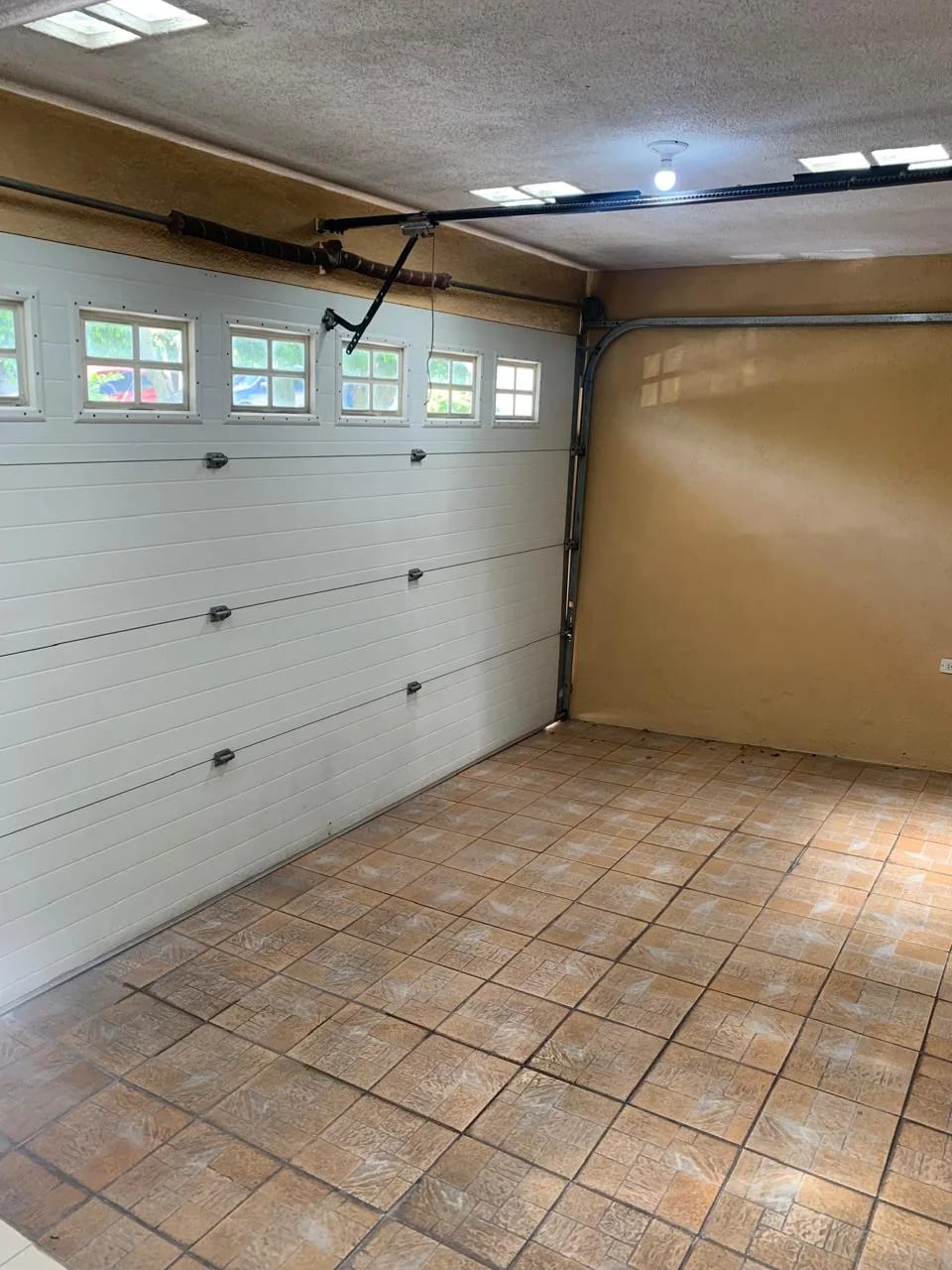 VENDO CASA EN RESIDENCIAL VALLE DE LA MARIPOSA, AMATITLÁN. — Casa en Venta en Amatitlán, Guatemala, Ciudad — foto 3 de 17
