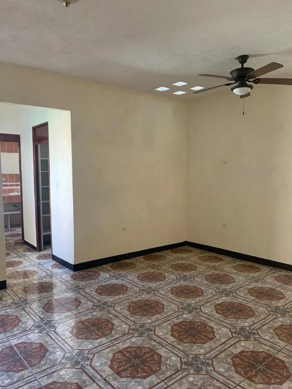 VENDO CASA EN RESIDENCIAL VALLE DE LA MARIPOSA, AMATITLÁN. — Casa en Venta en Amatitlán, Guatemala, Ciudad — foto 14 de 17