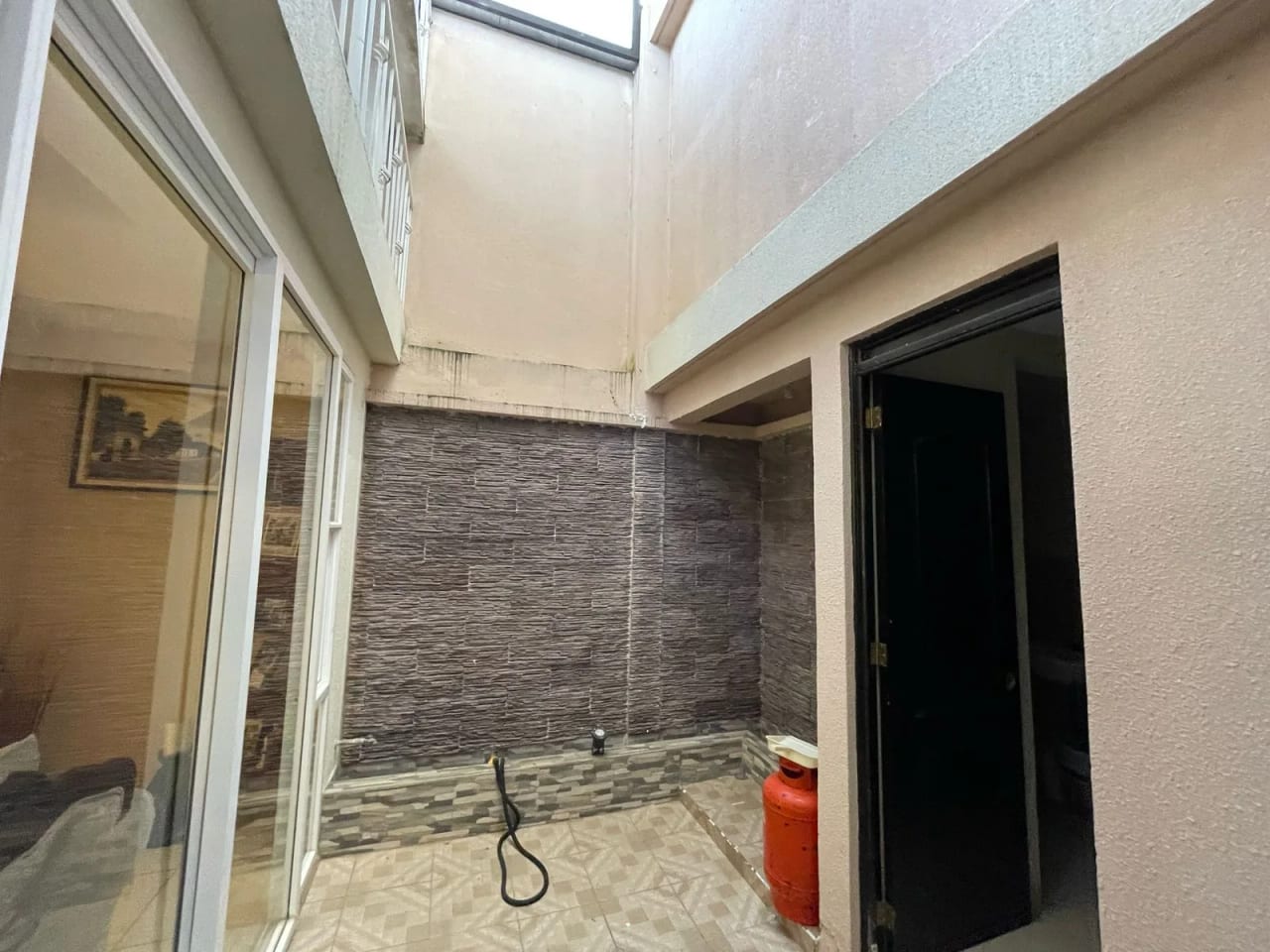 VENDO CASA EN RESIDENCIALES LOS OLIVOS ZONA 18 — Casa en Venta en Zona 18, Guatemala, Ciudad — foto 6 de 16