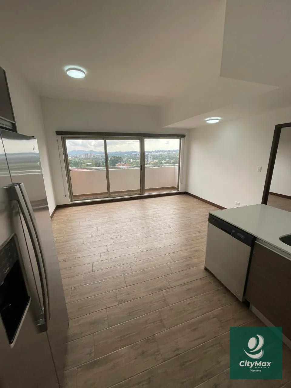 APARTAMENTO EN RENTA EN ZONA 10 — Apartamento en Alquiler en Casalini Los Arcos, Zona 10, Guatemala, Ciudad — foto 3 de 10