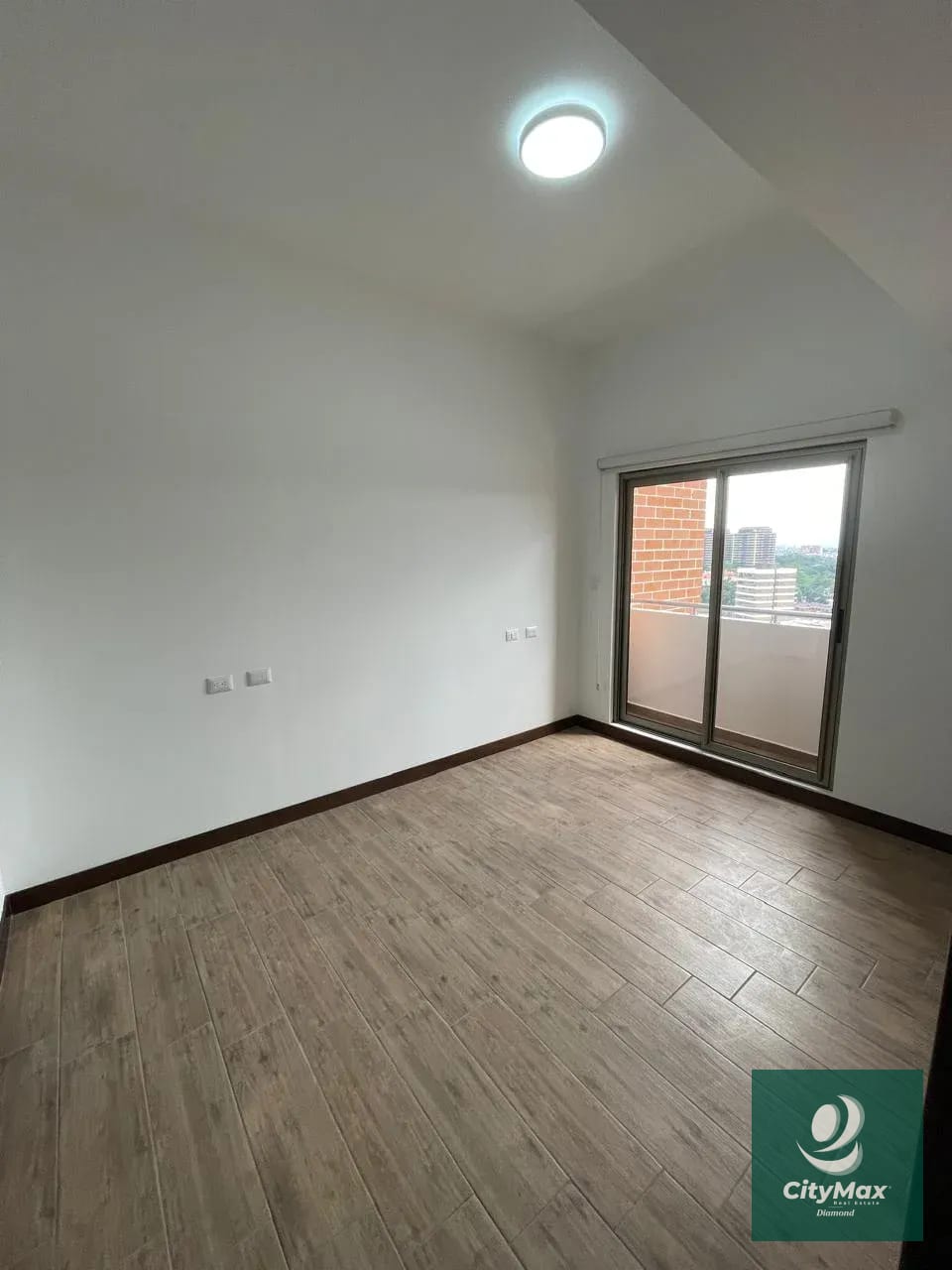 APARTAMENTO EN RENTA EN ZONA 10 — Apartamento en Alquiler en Casalini Los Arcos, Zona 10, Guatemala, Ciudad — foto 6 de 10