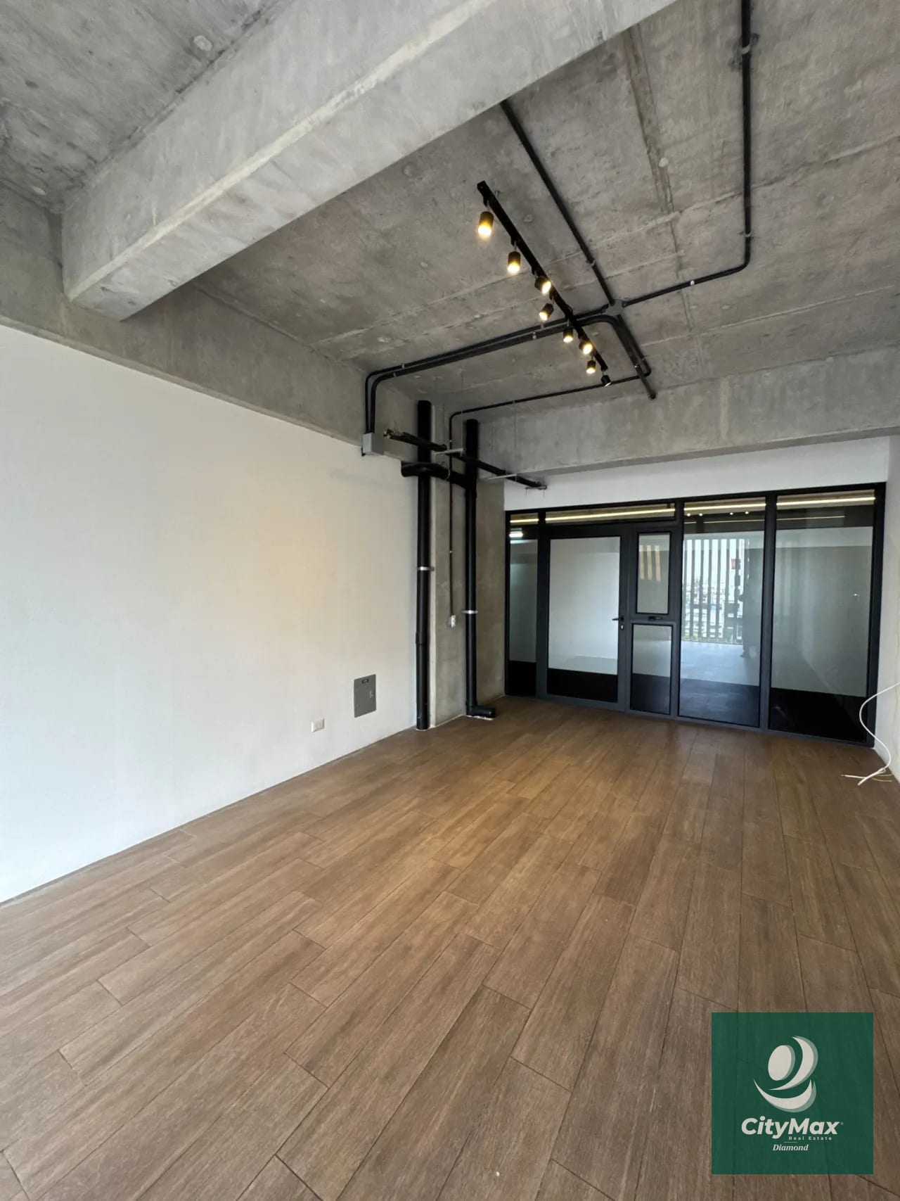 Oficina en venta en zona 4 ciudad Guatemala — Oficina en Venta en Granat, Zona 4, Guatemala, Ciudad — foto 1 de 10