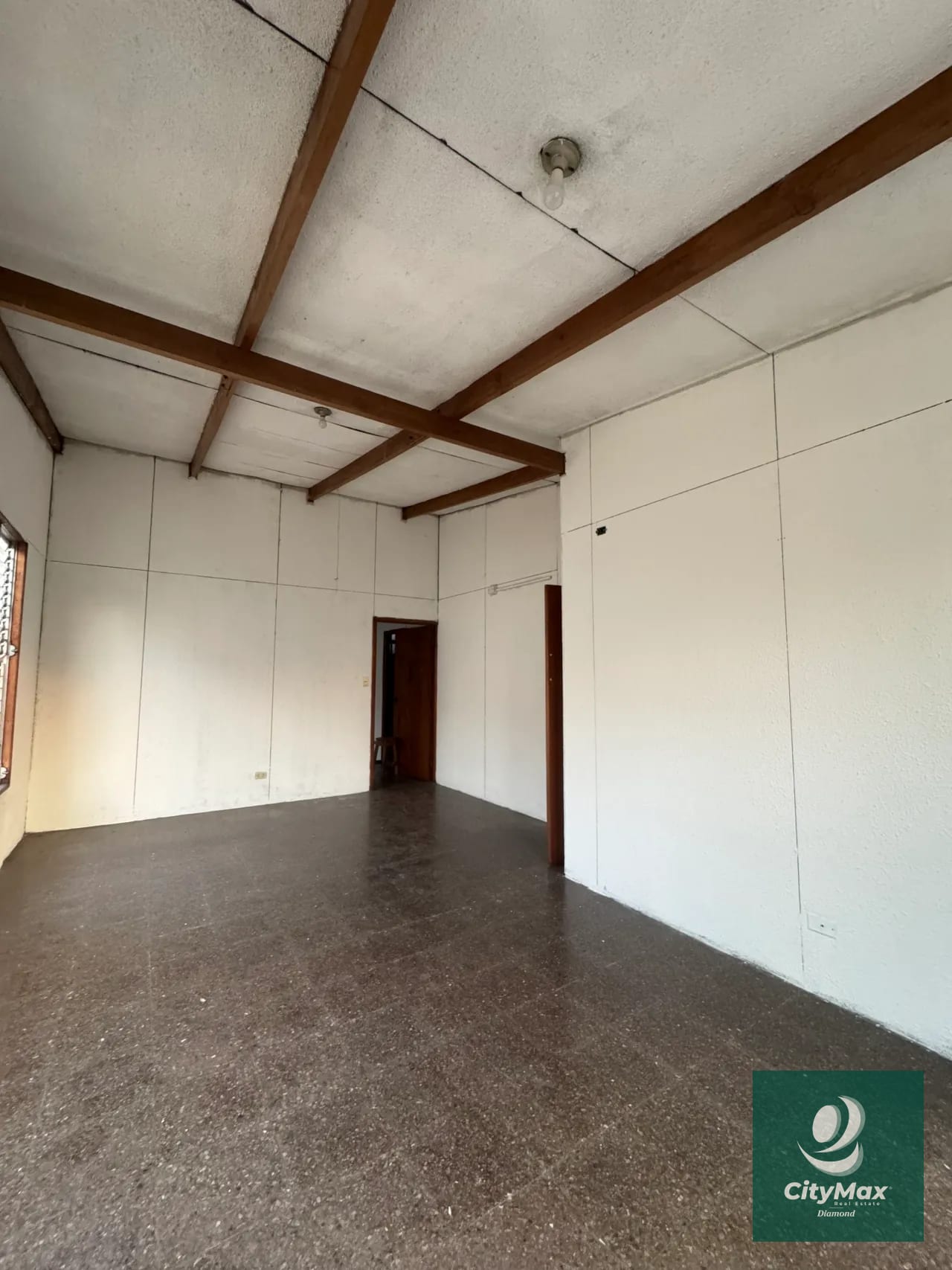 Casa en renta para oficinas zona 9 — Casa en Alquiler en Zona 9, Guatemala, Ciudad — foto 4 de 15