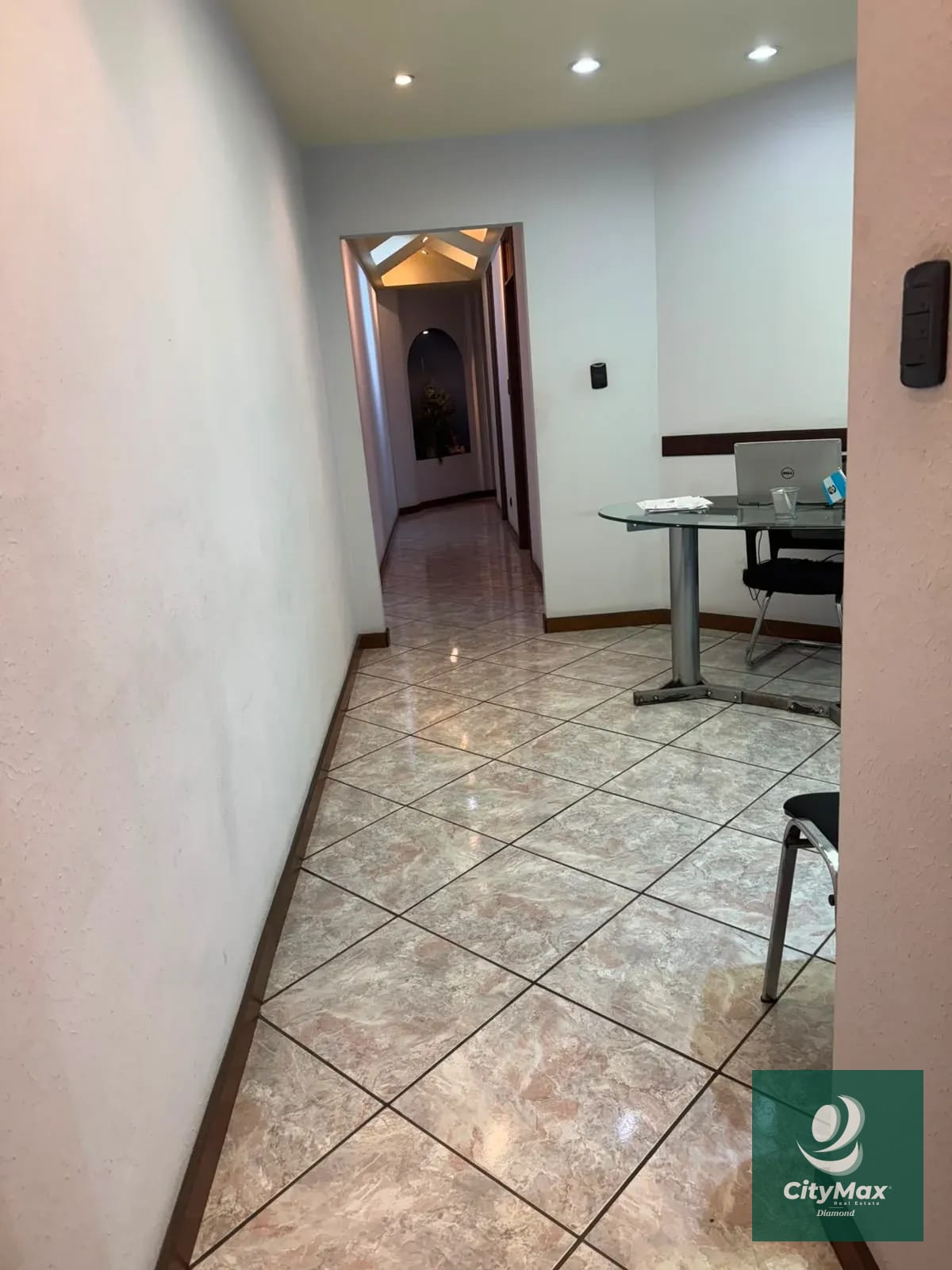 Oficina en renta en zona 15 Edificio de uso mixto — Oficina en Alquiler en Zona 15, Guatemala, Ciudad — foto 8 de 10