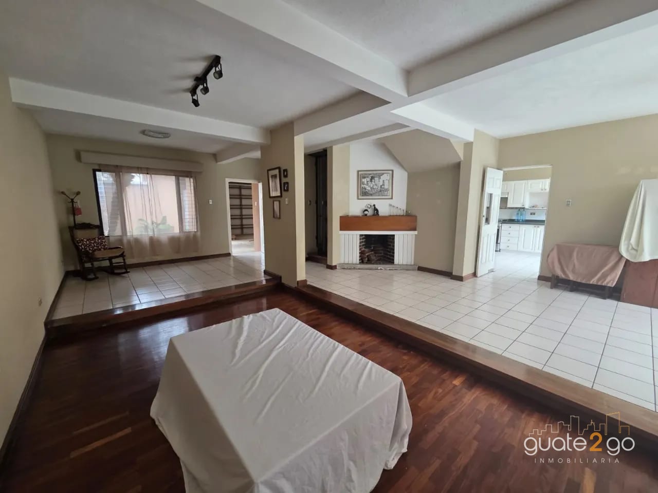 Bonita casa con amplio jardin en Los Manantiales Km 19 CAES — Casa en Venta en Carretera a El Salvador, Guatemala, Ciudad — foto 4 de 15