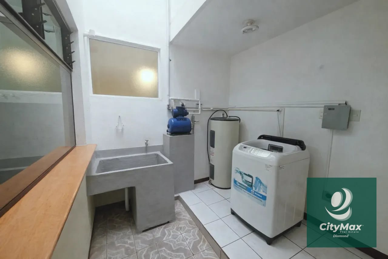 Casa en Venta en Loma Real San Cristobal Zona 8 de Mixco — Casa en Venta en Zona 8 Mixco, Guatemala, Ciudad — foto 3 de 16