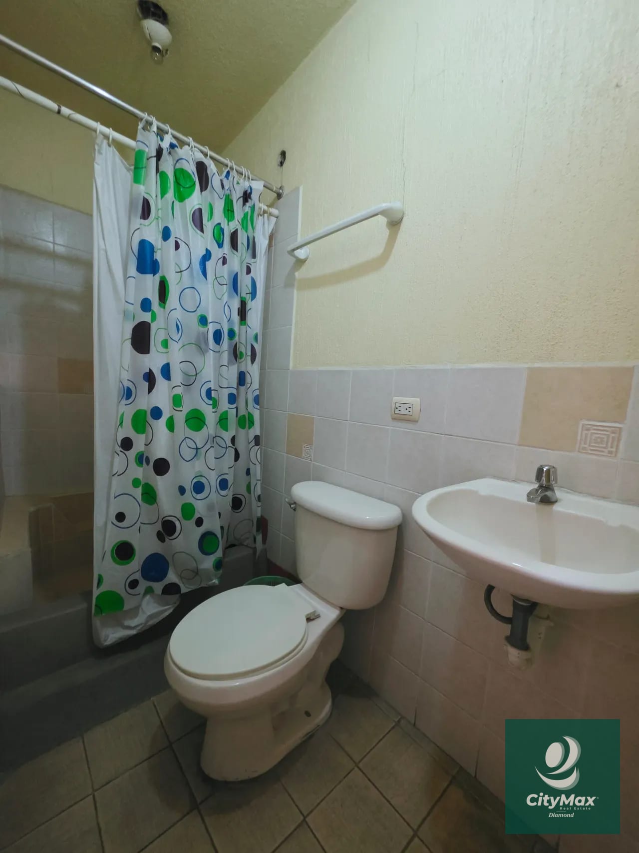Casa en Venta con Apartamento y Locales en Zona 2 Mixco — Casa en Venta en Zona 2 Mixco, Guatemala, Ciudad — foto 16 de 17