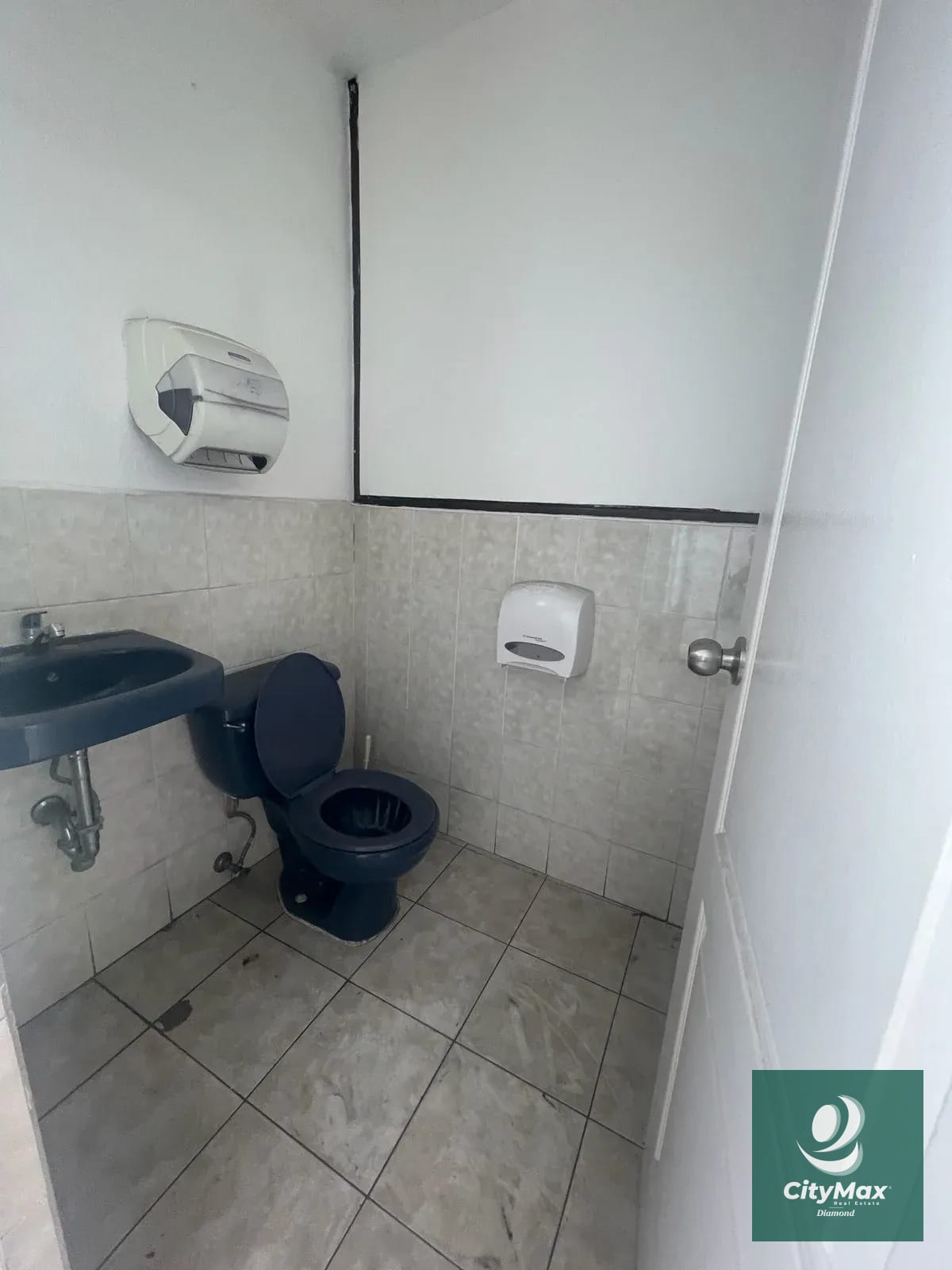 Oficina en Renta en Edificio Zona 9 Ciudad de Guatemala — Oficina en Alquiler en Zona 9, Guatemala, Ciudad — foto 12 de 13