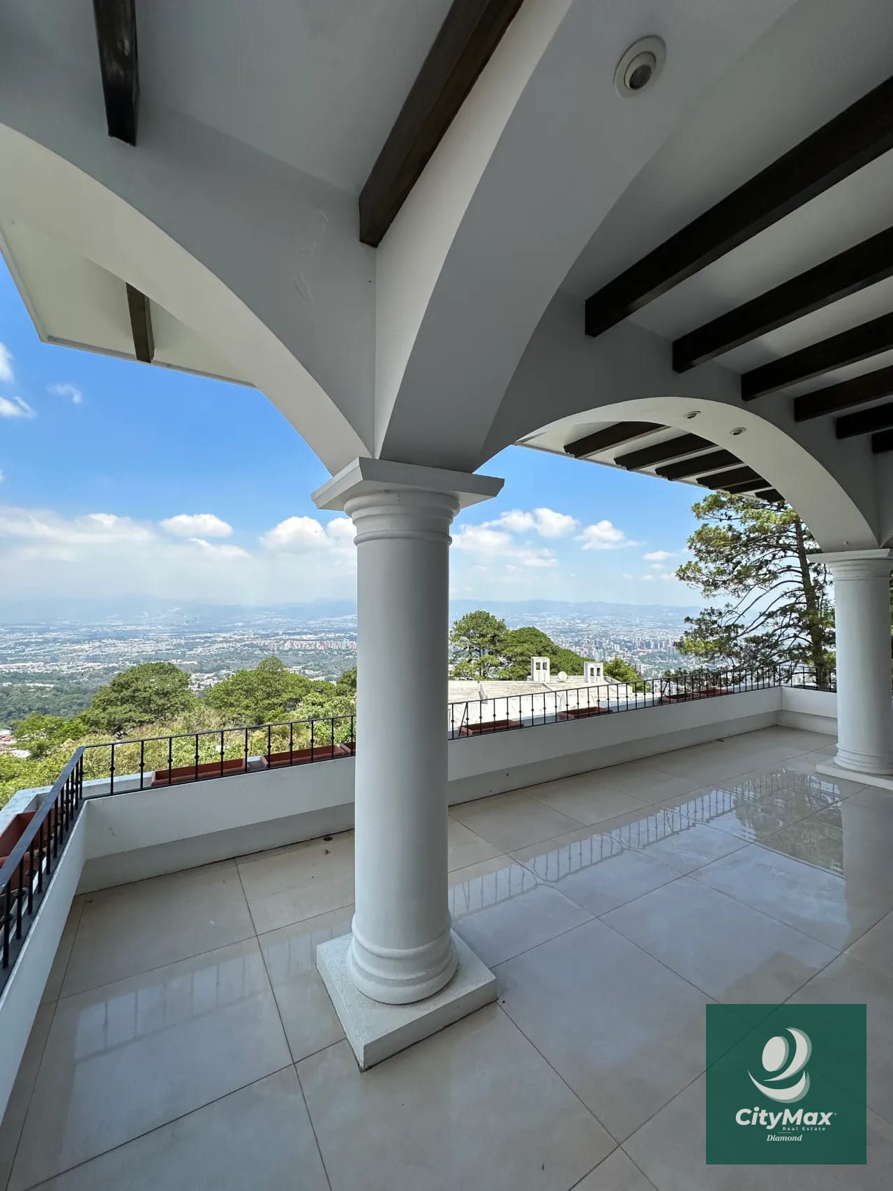 Casa de Lujo y Vistas Top en Venta en Montebello CAES — Casa en Venta en Santa Catarina Pinula, Guatemala, Ciudad — foto 5 de 16