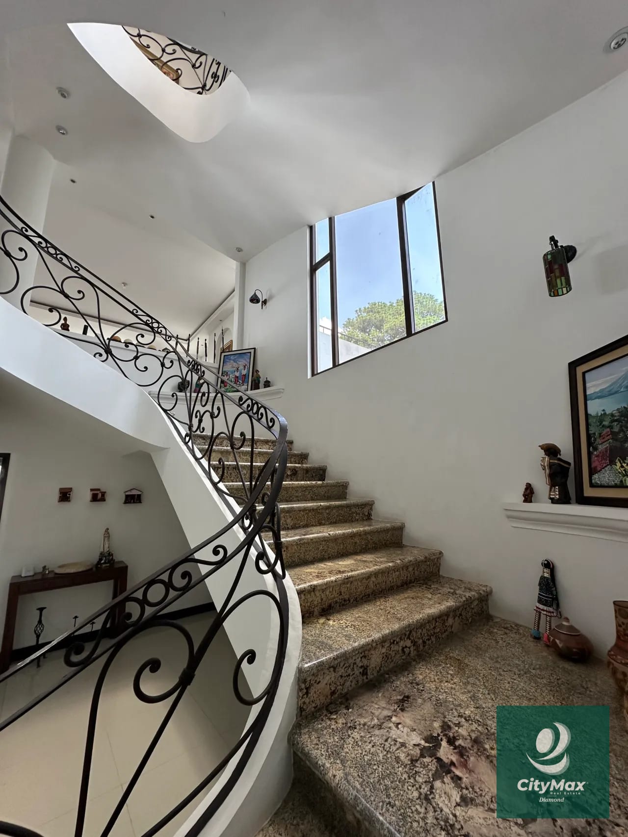 Casa de Lujo y Vistas Top en Venta en Montebello CAES — Casa en Venta en Santa Catarina Pinula, Guatemala, Ciudad — foto 13 de 16