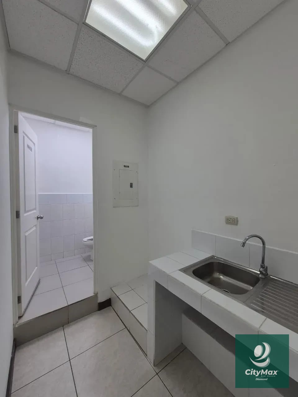 Oficina en Renta Zona Pradera Torre 3 — Oficina en Alquiler en Zona Pradera, Zona 10, Guatemala, Ciudad — foto 8 de 15