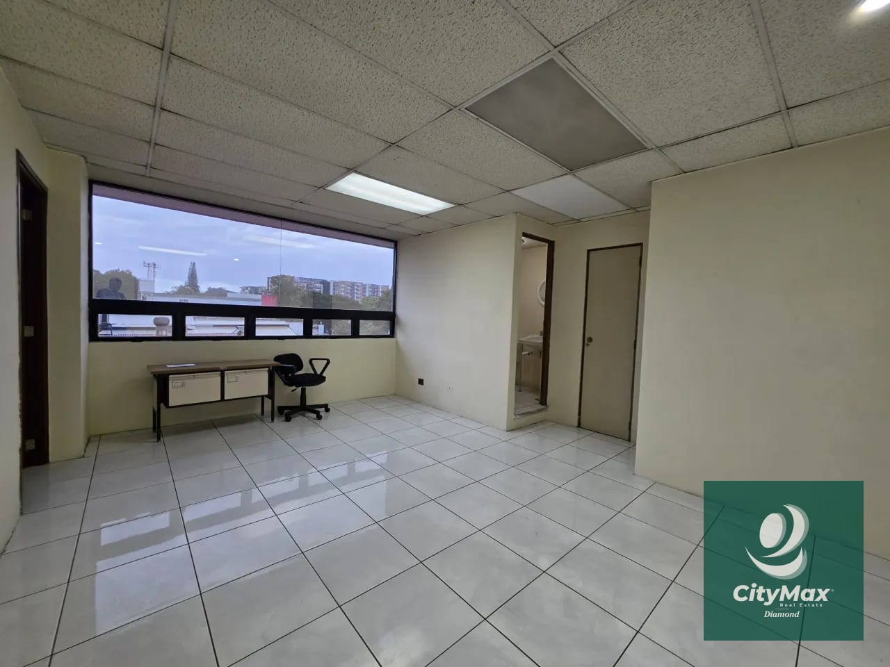 Oficina Amueblada en Renta en Zona 9 Torre Cristal — Oficina en Alquiler en Zona 9, Guatemala, Ciudad — foto 1 de 14