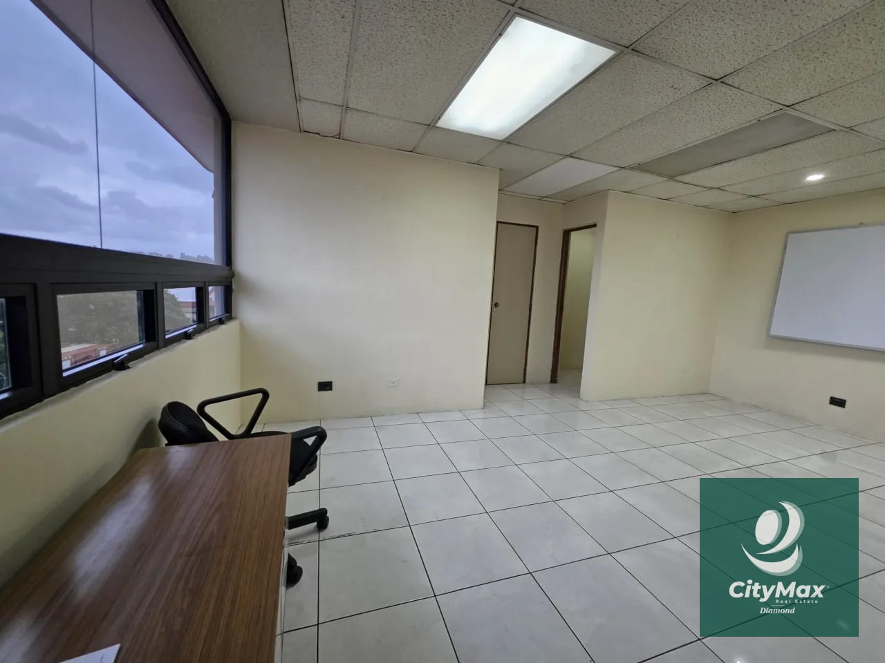 Oficina Amueblada en Renta en Zona 9 Torre Cristal — Oficina en Alquiler en Zona 9, Guatemala, Ciudad — foto 6 de 14