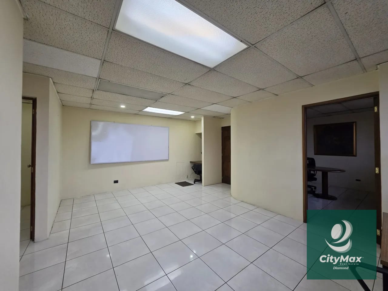 Oficina Amueblada en Renta en Zona 9 Torre Cristal — Oficina en Alquiler en Zona 9, Guatemala, Ciudad — foto 7 de 14