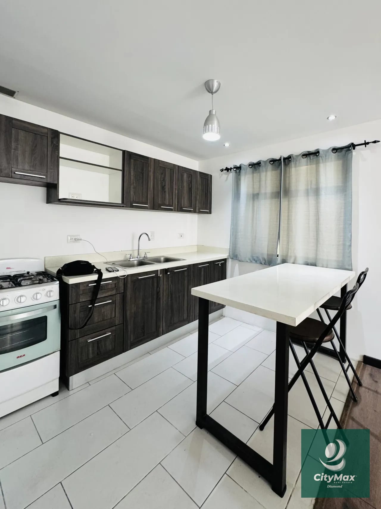 Apartamento Amueblado en Renta en Di Fiori Zona 7 Guatemala — Apartamento en Alquiler en Di Fiori, Zona 7, Guatemala, Ciudad — foto 10 de 13