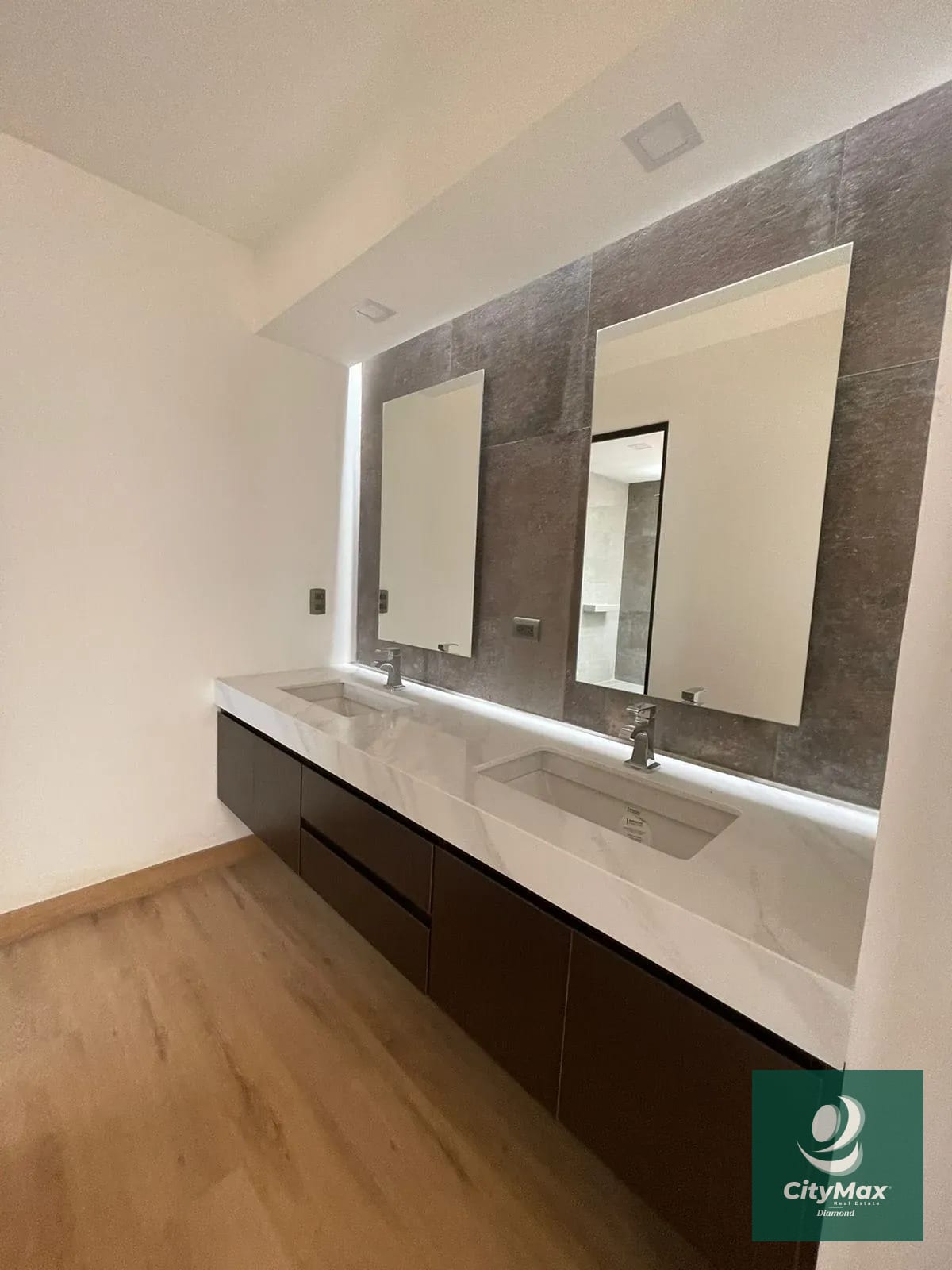 Casa dentro de Condominio en Venta en Zona 15 La Isla — Casa en Venta en Zona 15, Guatemala, Ciudad — foto 5 de 17