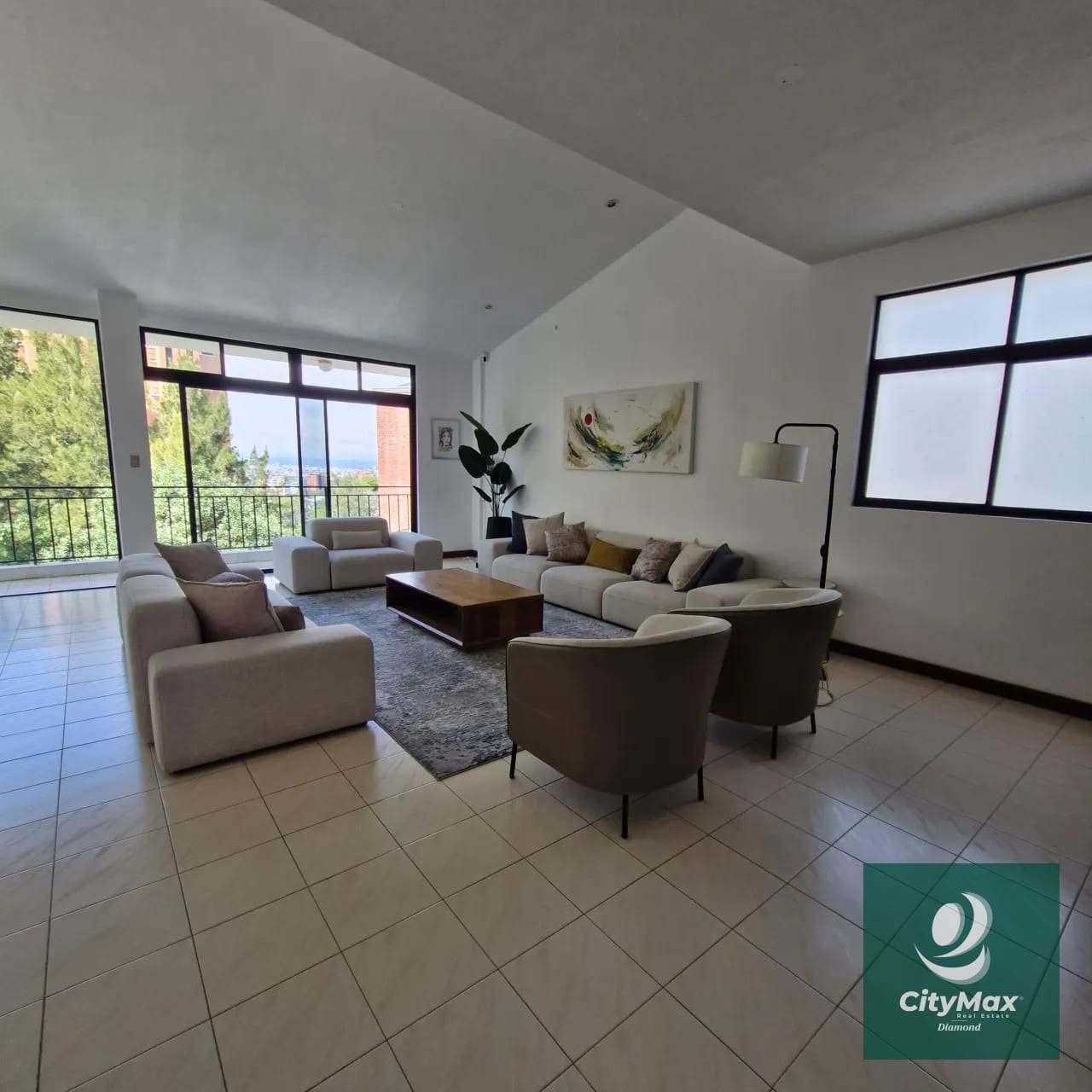 Elegante Casa en Renta en Condominio Km. 8.5 Carretera al Salvador — Casa en Alquiler en km 6-10, Carretera a El Salvador, Guatemala, Ciudad — foto 3 de 17