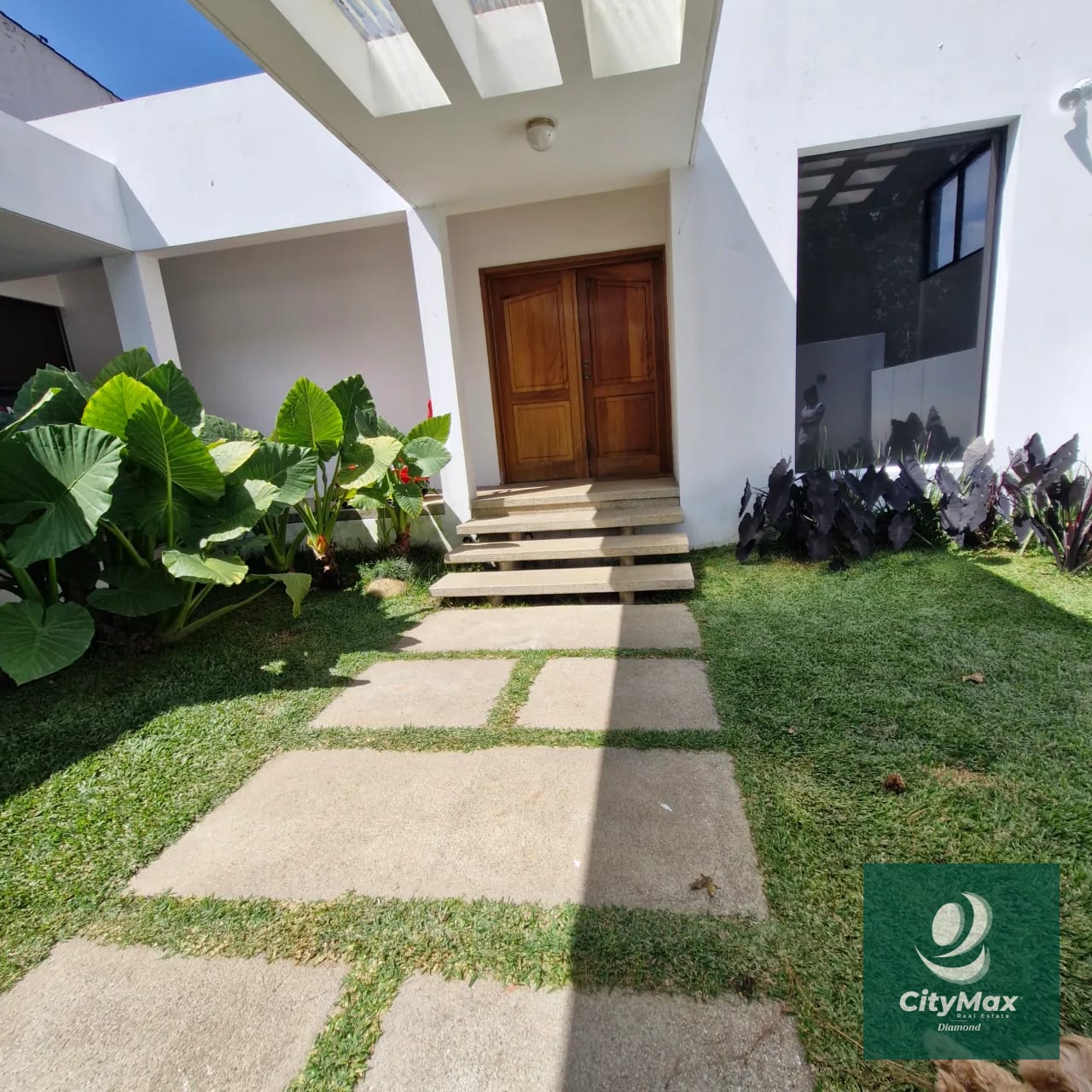 Elegante Casa en Renta en Condominio Km. 8.5 Carretera al Salvador — Casa en Alquiler en km 6-10, Carretera a El Salvador, Guatemala, Ciudad — foto 1 de 17