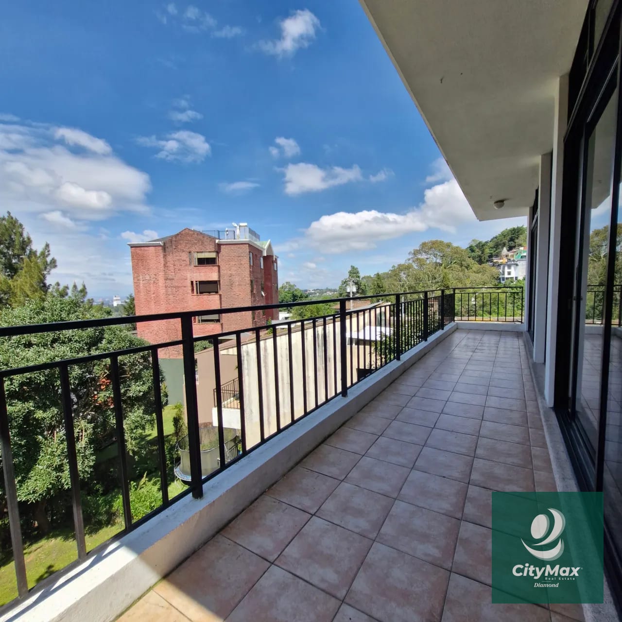 Elegante Casa en Renta en Condominio Km. 8.5 Carretera al Salvador — Casa en Alquiler en km 6-10, Carretera a El Salvador, Guatemala, Ciudad — foto 10 de 17