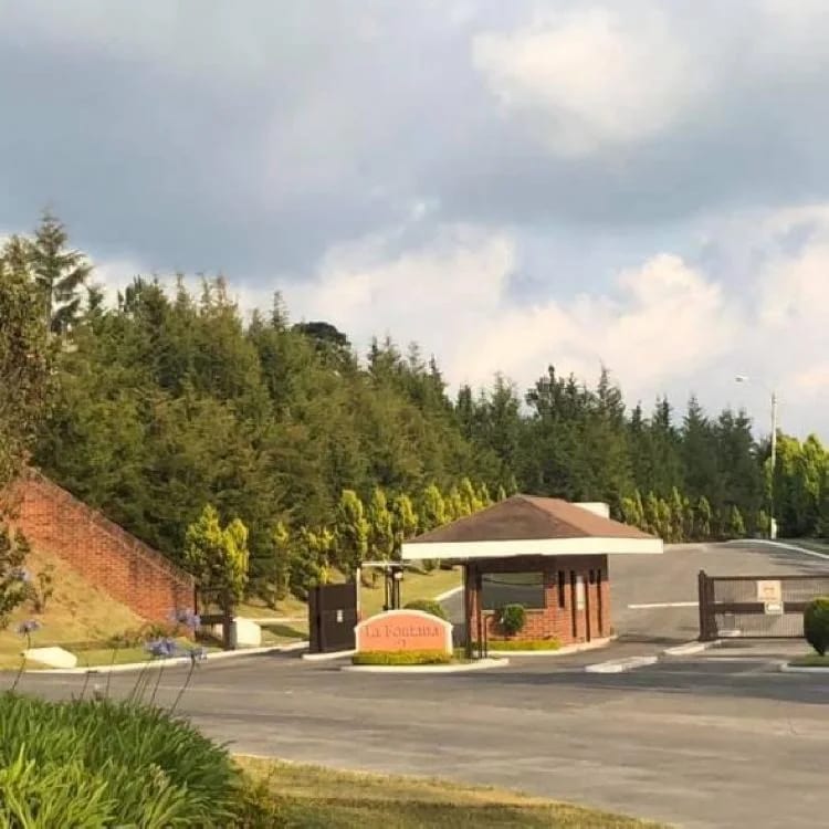 Vendo lindo y amplio terreno La Fontana 2 — Terreno en Venta en La Fontana II, Carretera a El Salvador, Guatemala, Ciudad — foto 1 de 4