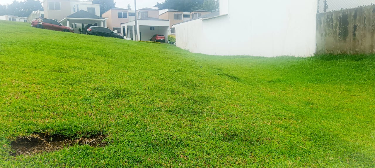 Vendo lindo y amplio terreno La Fontana 2 — Terreno en Venta en La Fontana II, Carretera a El Salvador, Guatemala, Ciudad — foto 3 de 4