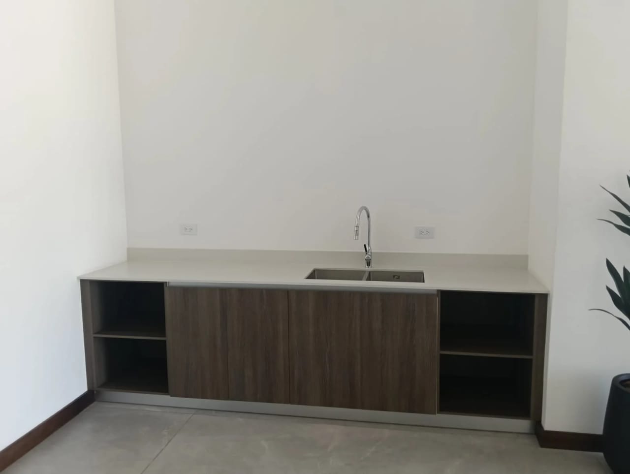 RENTO APTO AMUEBLADO/EQUIPADO Z.16 VH4 NARU16 REF.6890 — Apartamento en Alquiler en Zona 16, Guatemala, Ciudad — foto 3 de 13