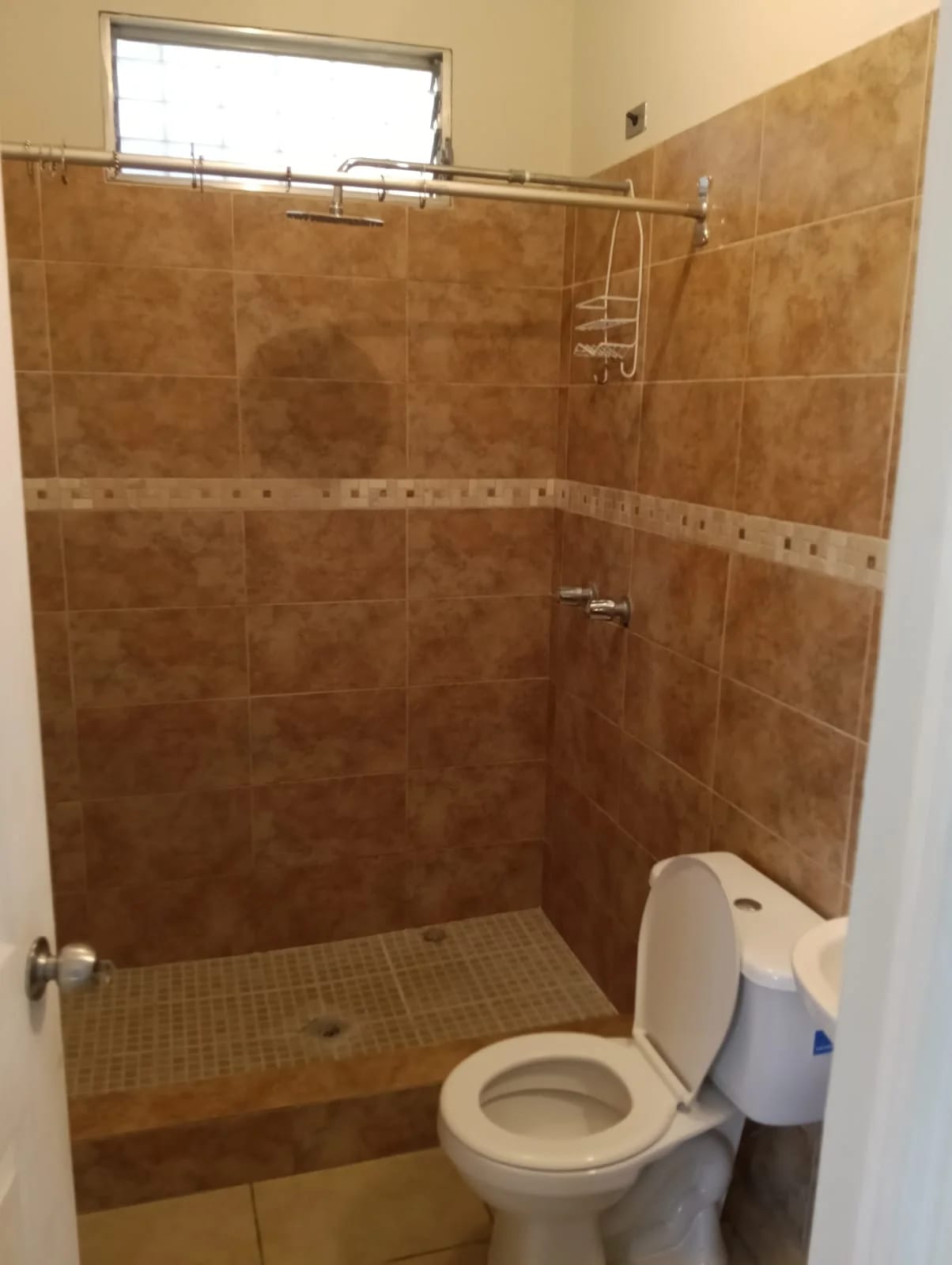 RENTO CASA COND. LO DE VALDEZ, CARR. A SAN JOSE PINULA REF.6903 *3 HAB, 2 BAÑO, 2 PARQUEOS, PATIO, Q.3750* — Casa en Alquiler en San José Pinula, Guatemala, Ciudad — foto 17 de 17