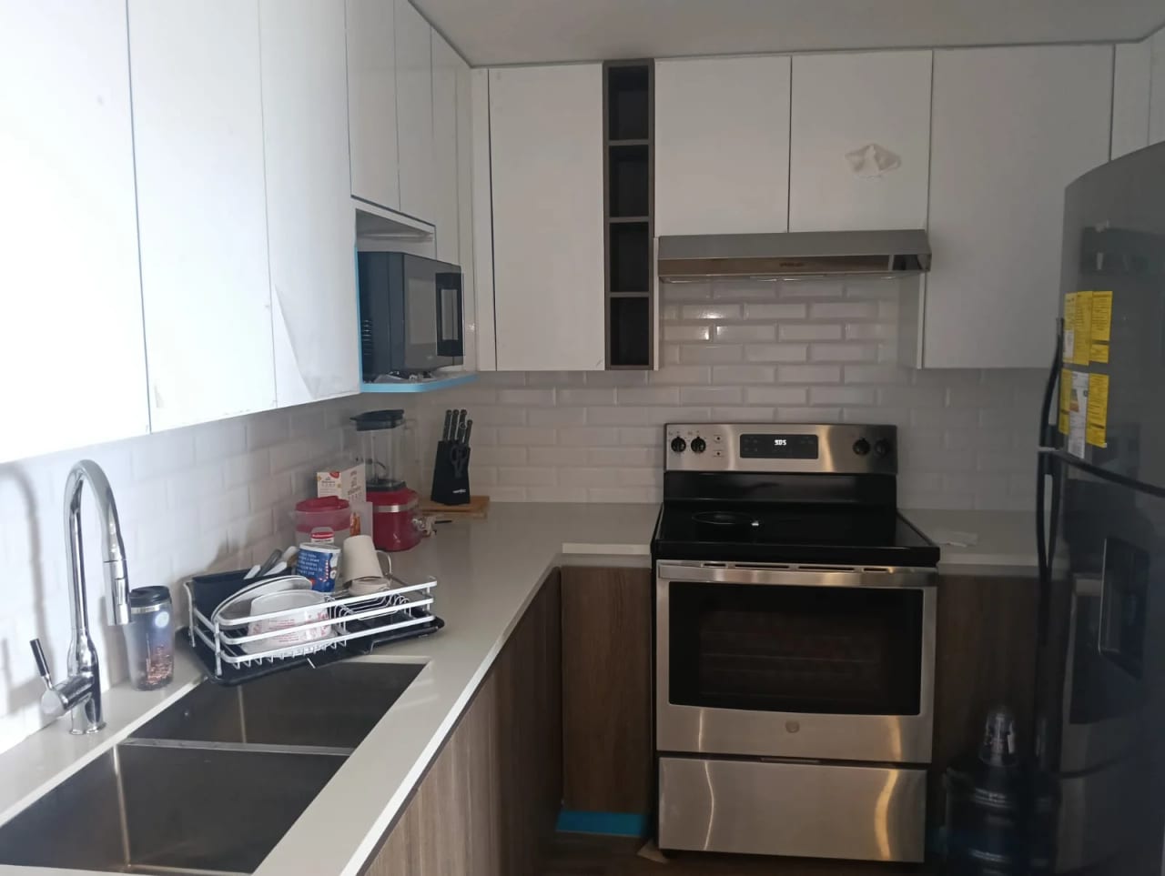 RENTO APTO AMUEBLADO/EQUIPADO Z.16 VH4 NARU16 REF.6890 *2 HAB, 2 BAÑOS, 2 PARQUEOS, AMPLIA TERRAZA, 142.97M2, $1150* — Apartamento en Alquiler en Zona 16, Guatemala, Ciudad — foto 9 de 12