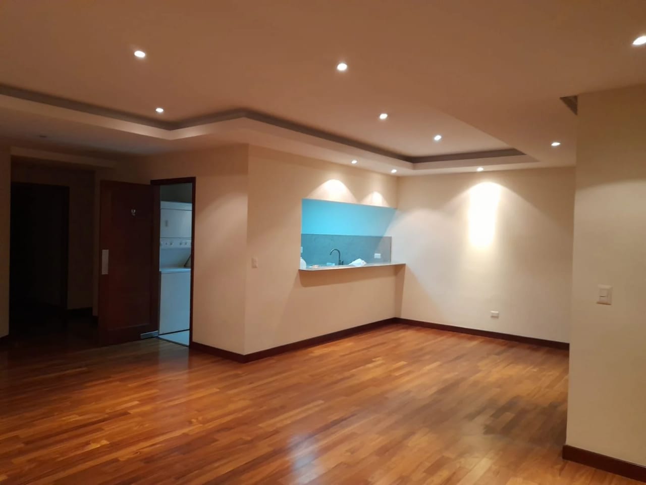 Vendo Apto Z.10 Edif. Mirafiori REF.6827 — Apartamento en Venta en Zona 10, Guatemala, Ciudad — foto 9 de 14