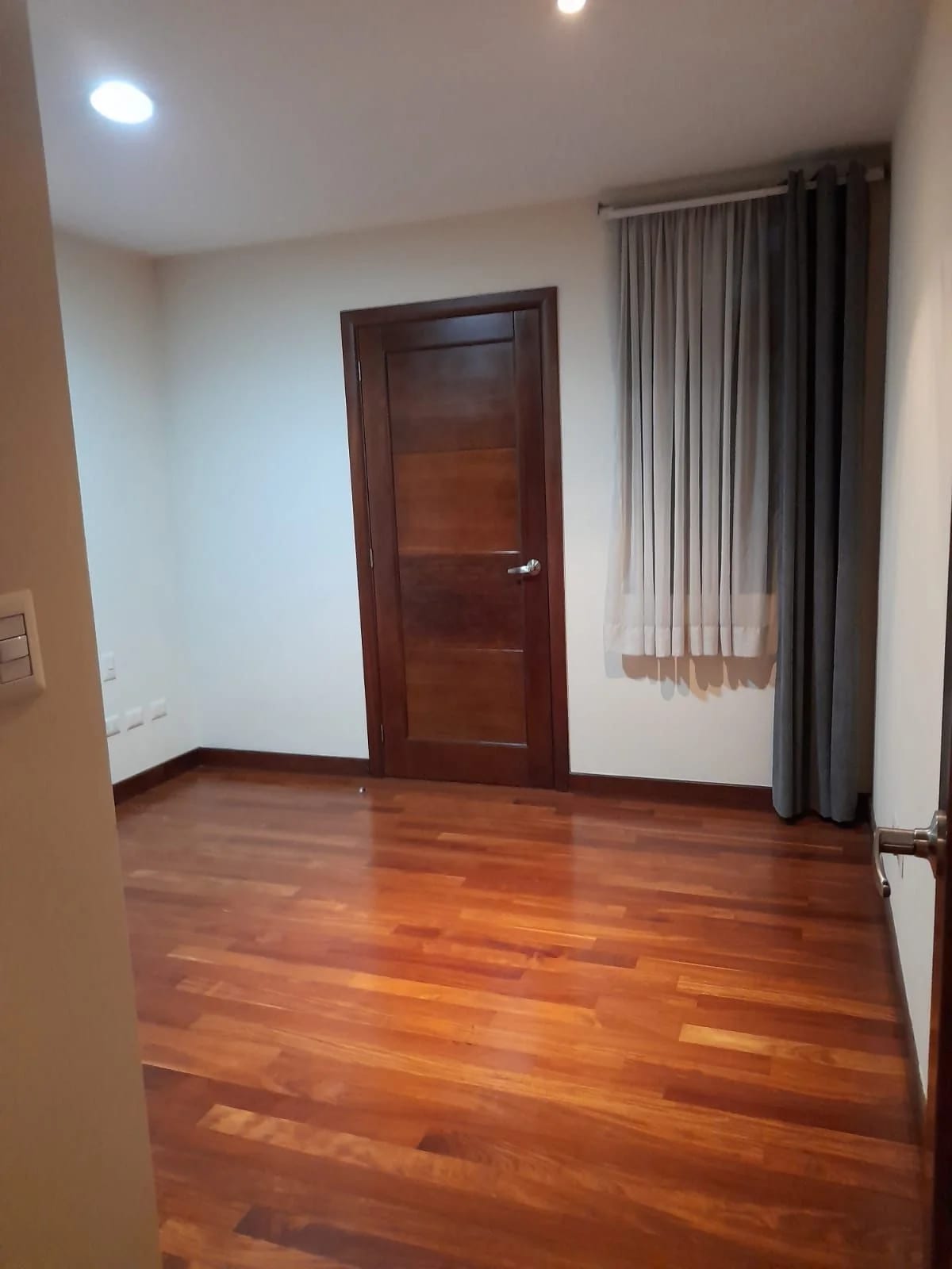 Vendo Apto Z.10 Edif. Mirafiori REF.6827 — Apartamento en Venta en Zona 10, Guatemala, Ciudad — foto 12 de 16