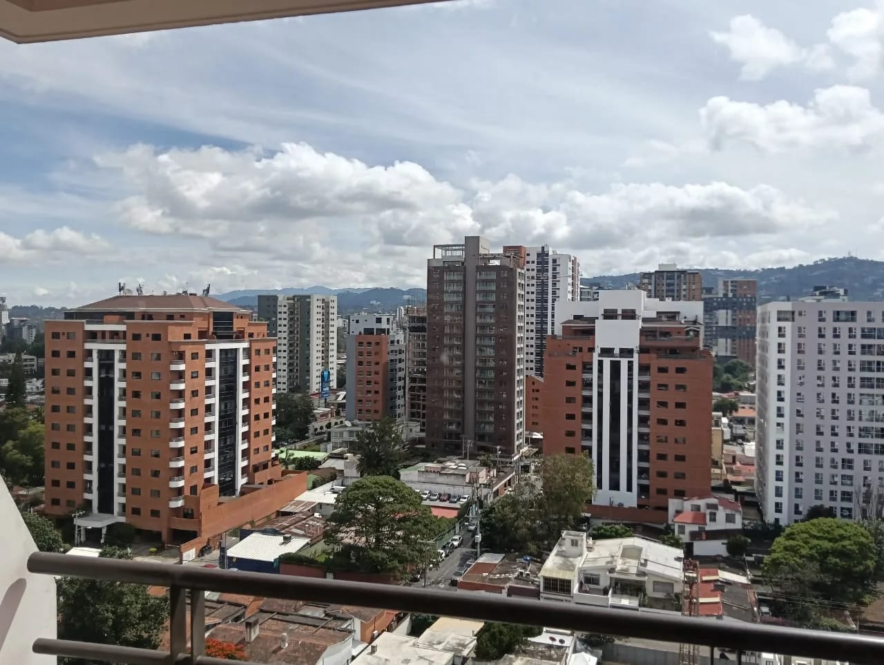 Vendo Apto Z.10 Edif. Mirafiori REF.6827 — Apartamento en Venta en Zona 10, Guatemala, Ciudad — foto 8 de 16