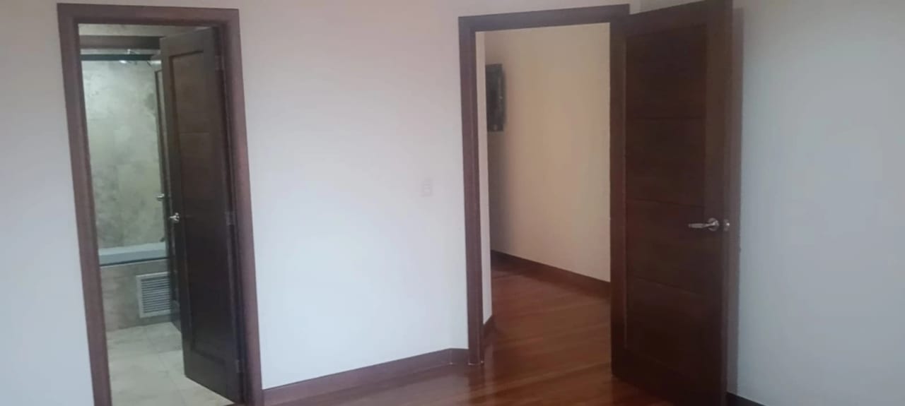 Vendo Apto Z.10 Edif. Mirafiori REF.6827 *110 M2, 2 Hab, 2 Baños, 2 Parqueos, $242,000* — Apartamento en Venta en Zona 10, Guatemala, Ciudad — foto 9 de 17