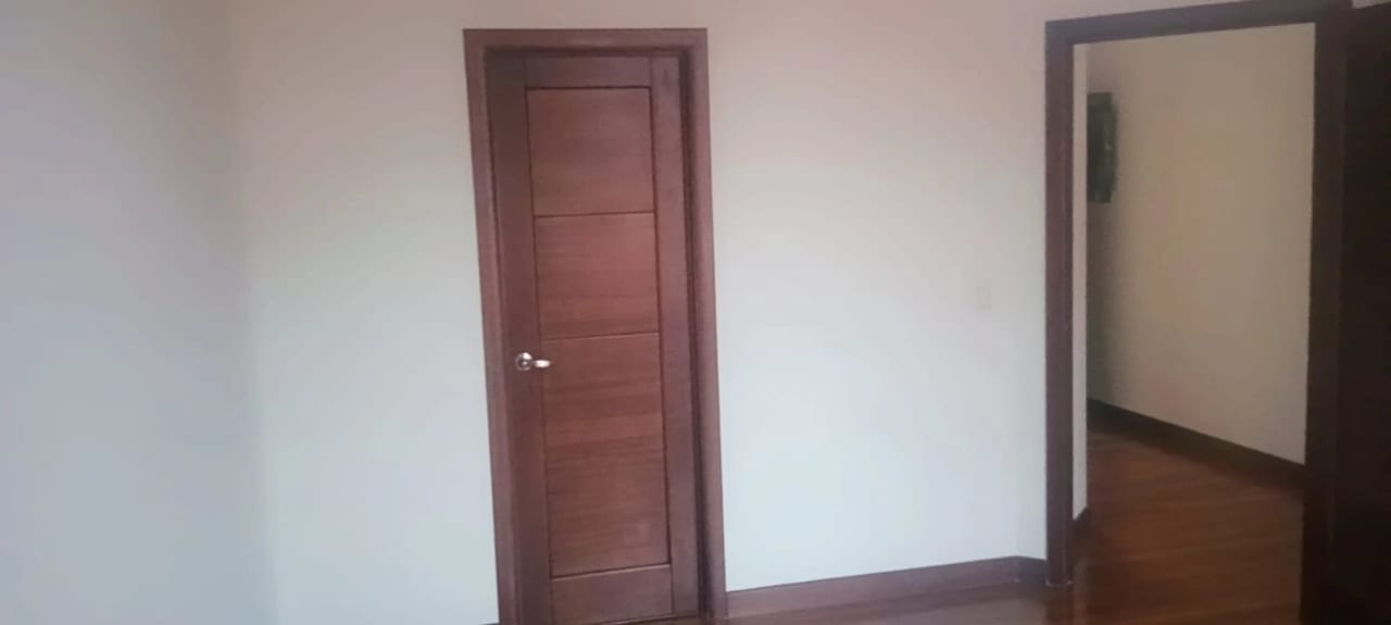 Vendo Apto Z.10 Edif. Mirafiori REF.6827 *110 M2, 2 Hab, 2 Baños, 2 Parqueos, $242,000* — Apartamento en Venta en Zona 10, Guatemala, Ciudad — foto 13 de 17