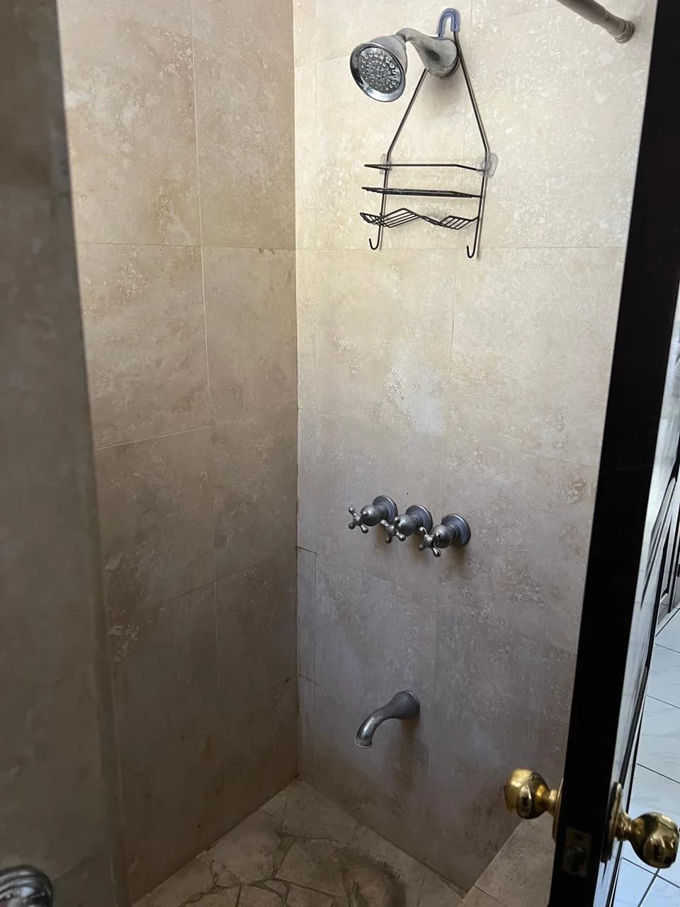 Rento Apto Z.9 Amueblado EDIF.12-29 REF.6902 *3 Hab, 2 Baños, 2 Parqueos, Q.9000* — Apartamento en Alquiler en Zona 9, Guatemala, Ciudad — foto 15 de 17